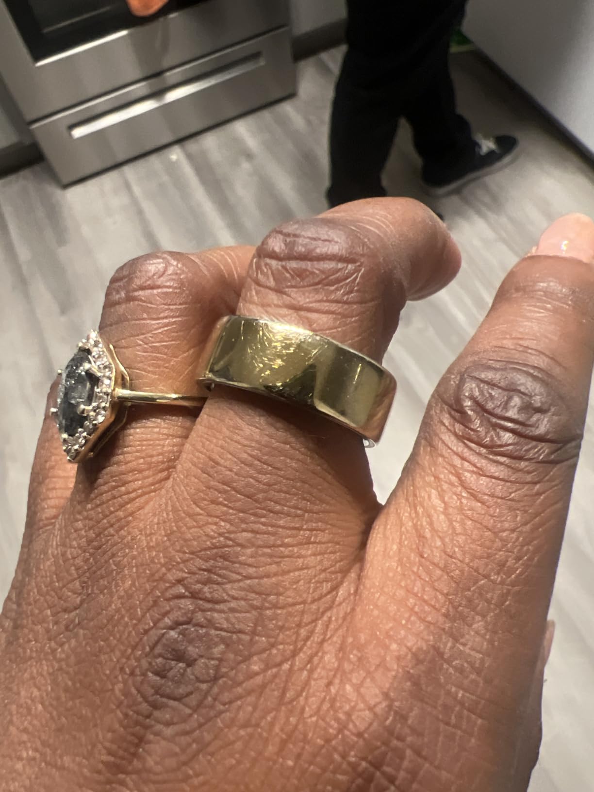 OURA Ring 4 Smart Ring - Silver - Size 9 customer photo 1