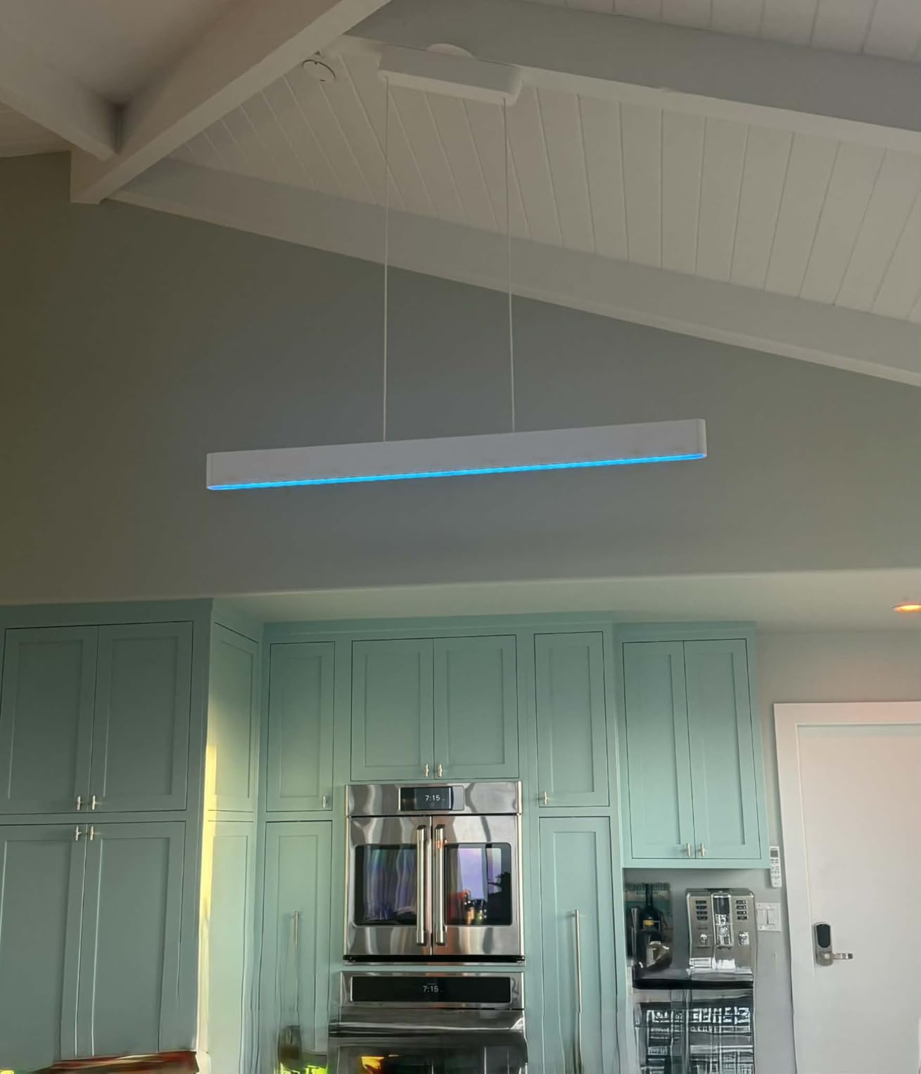 PHILIPS Hue Ensis Smart LED Pendant Light Black, Two LED Light Sources, White & Color Light, Bluetooth Compatible, Voice Control with Alexa, Apple Home & Google Assistant customer photo 2