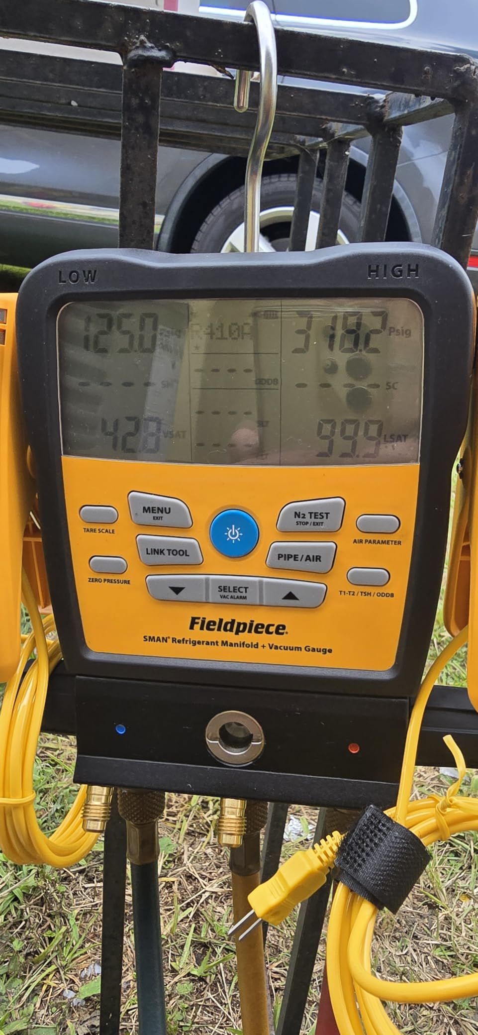 Fieldpiece SM382V Wireless 3-Port SMAN Refrigerant Manifold with Vacuum Gauge – Digital Gauges for HVAC & Refrigeration customer photo 2