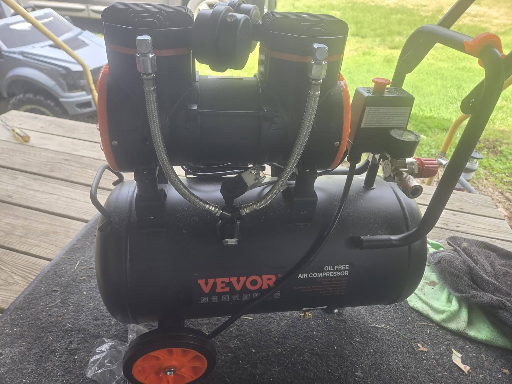 VEVOR Air Compressor, 15 Gallon Steel Tank, 2HP 5.3 CFM@90 PSI Oil Free Air Compressor & Max. 125PSI Pressure, 78dB Ultra Quiet Portable Compressor, for Auto Repair, Tire Inflation, Spray Painting customer photo 2