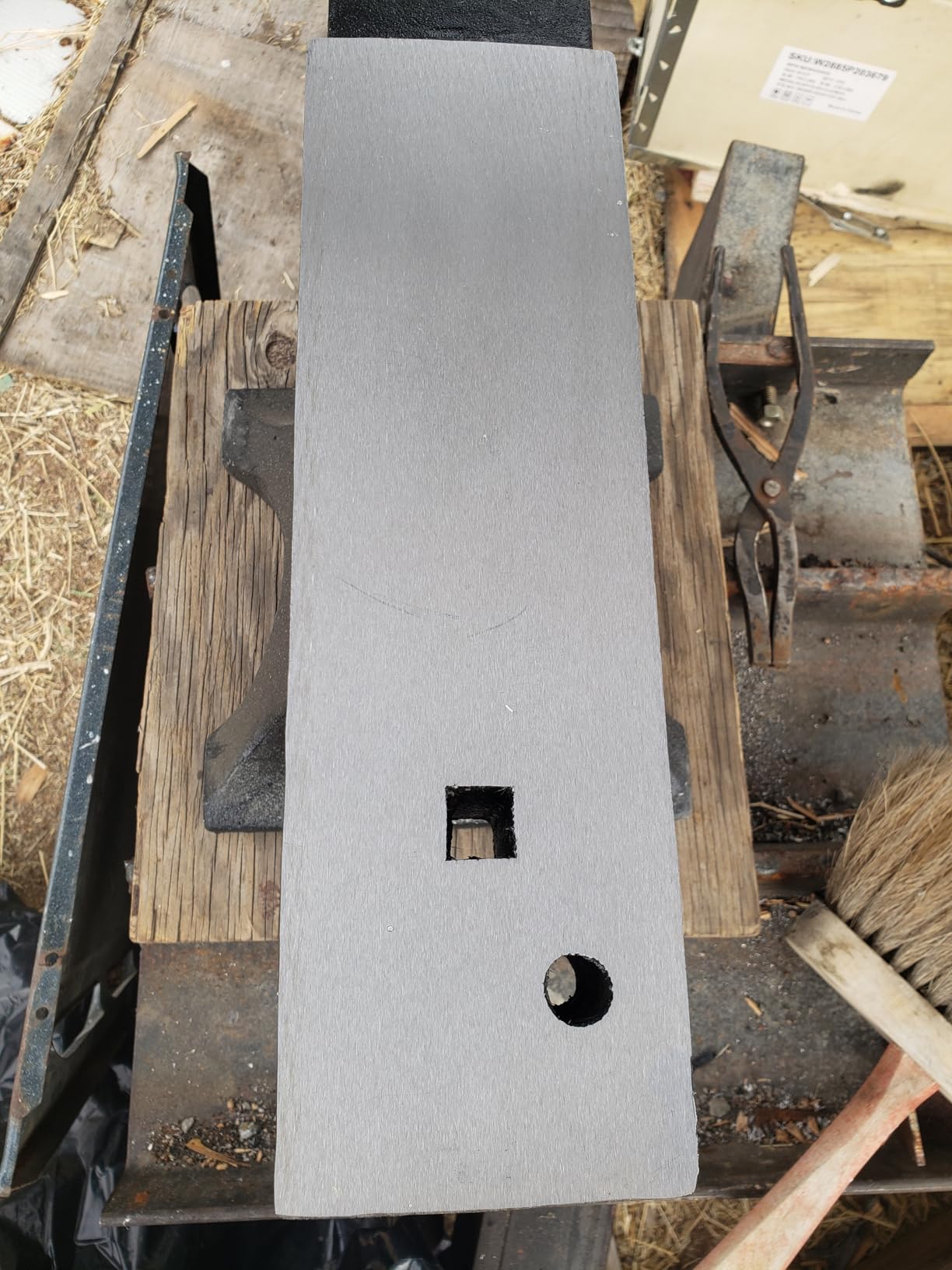 Cast Steel Anvil, 132 Lbs(60kg) Single Horn Anvil, High Hardness Round Horn Anvil Blacksmith with Large Countertop and Stable Base, Metalsmith Tool for Bending and Shaping, Black customer photo 2