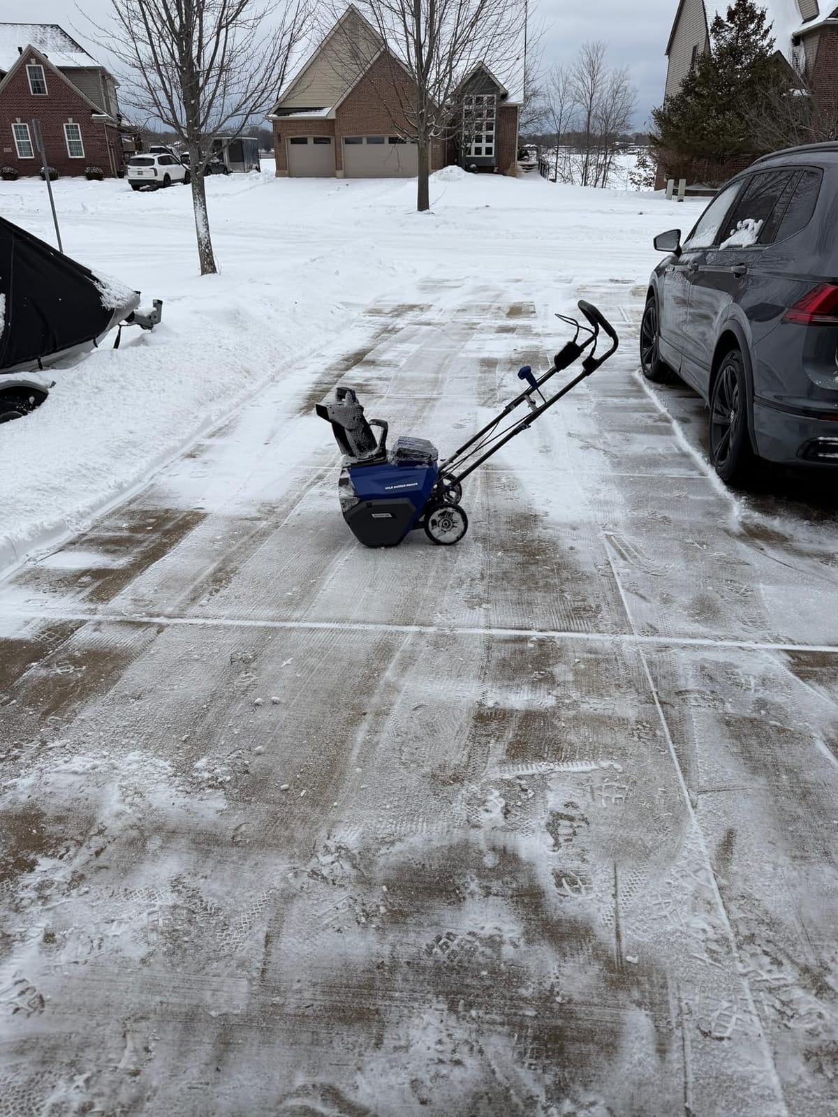 Wild Badger Power 40V 20-Inch Brushless Cordless Electric Snow Blower | 20-in width, 10-in intake and up to 26-ft throw; brushless single-stage power, two 4.0Ah batteries and fast charger. customer photo 1