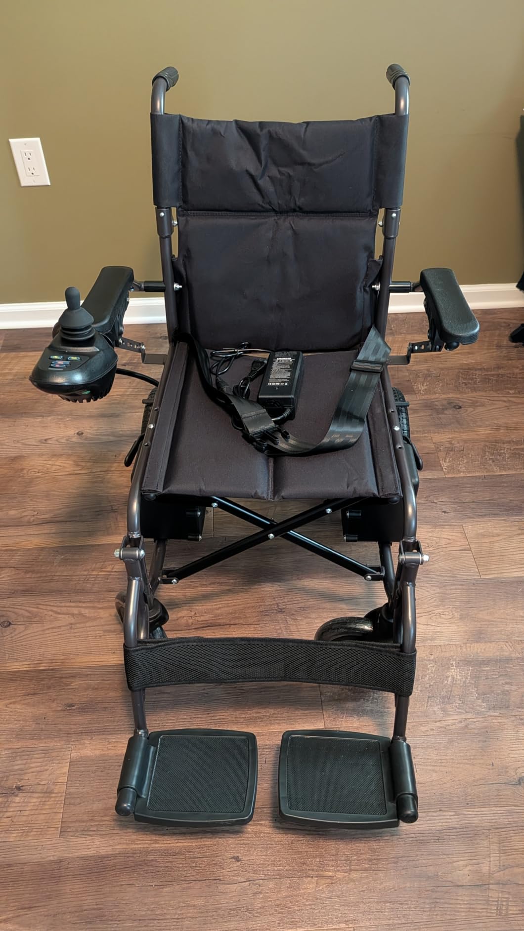Premium Lightweight Foldable Electric Wheelchairs for Adults,Seniors | 15 Miles Long Travel Range,Sturdy,Durable,All Terrain,Motorized Wheelchairs for Indoor/Outdoor Use,300LBS Weight Capacity customer photo 1