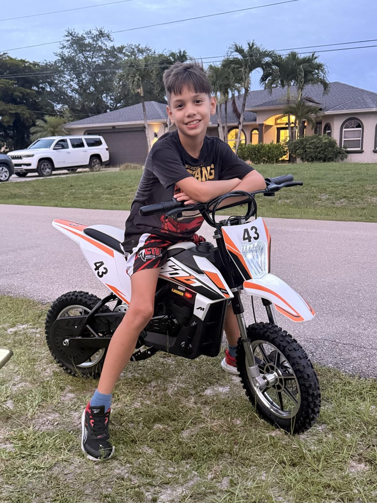 Blitzshark 36V 650W Kids Electric Dirt Bike, Dual Disc Brakes customer photo 2