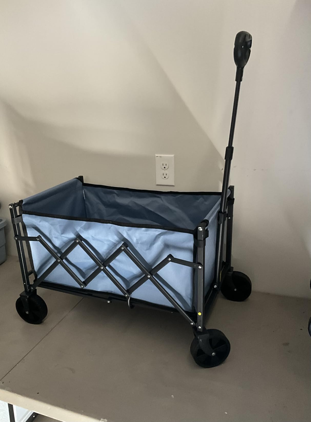 Sekey Lightweight Collapsible Wagon, 220 lb Capacity, Quick-Fold Cart customer photo 1