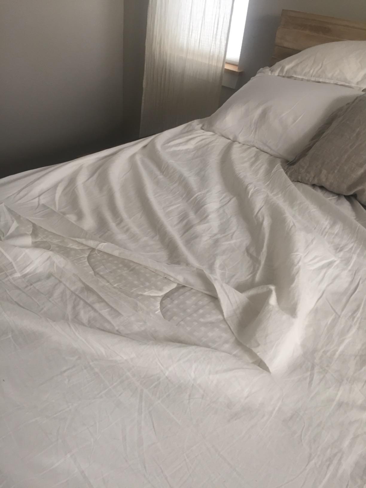 Cozy Earth Luxury Bed Sheet Set, 100% Viscose from Bamboo Fabric | Ultra-Soft and Breathable Bed Sheets with Naturally Temperature-Regulating Fabric, 4-Piece Queen Sheet Set, Dove Grey customer photo 2