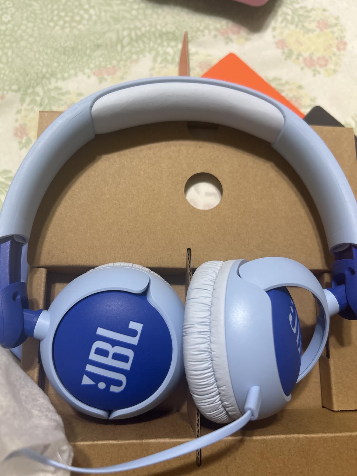 JBL Junior 320 Kids Headphones, Wired, Volume-Limited - Purple customer photo 1