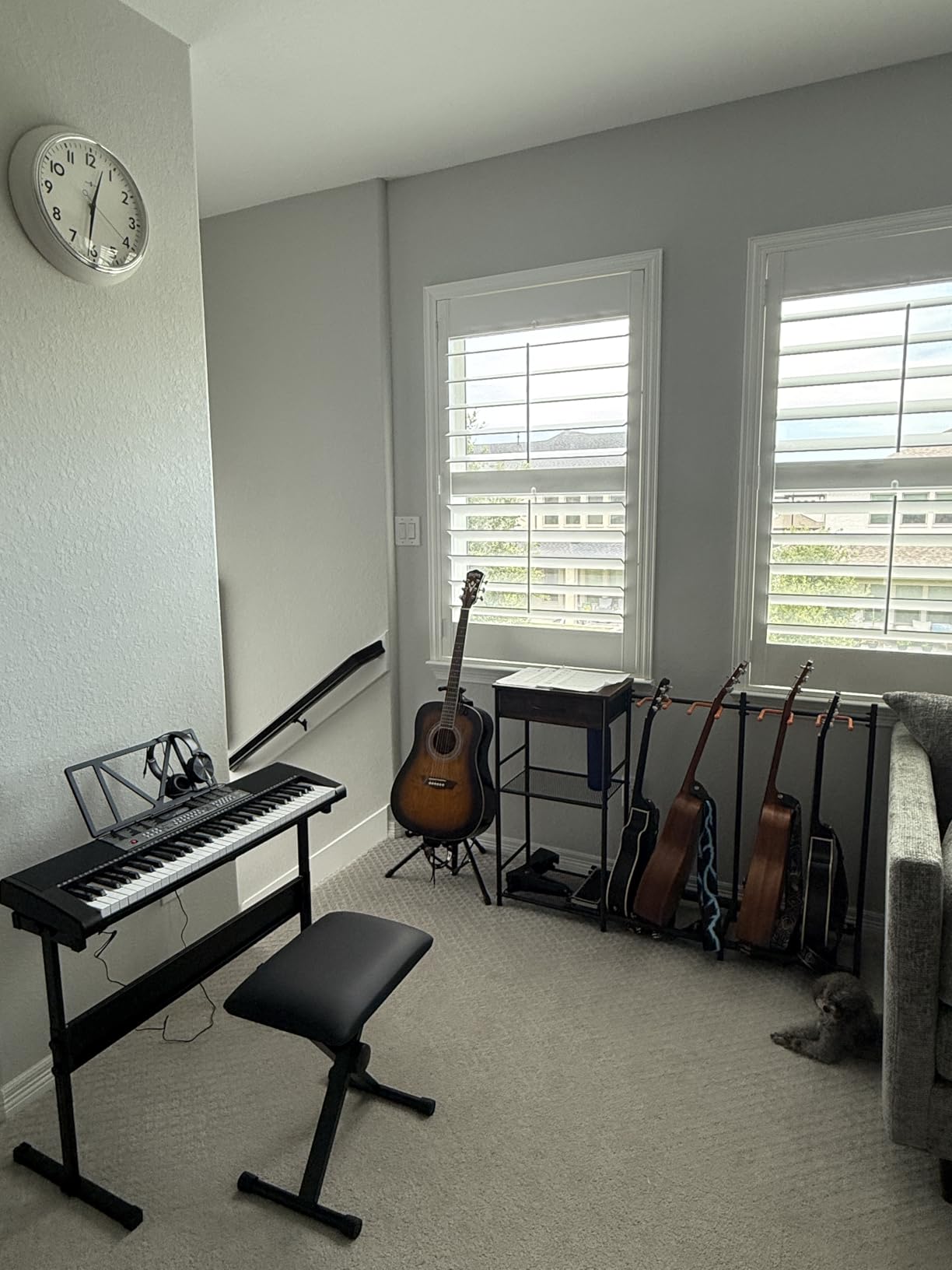 MUSTAR Keyboard Piano, 61 Key Electric Piano Keyboard with Light-Up Keys customer photo 1