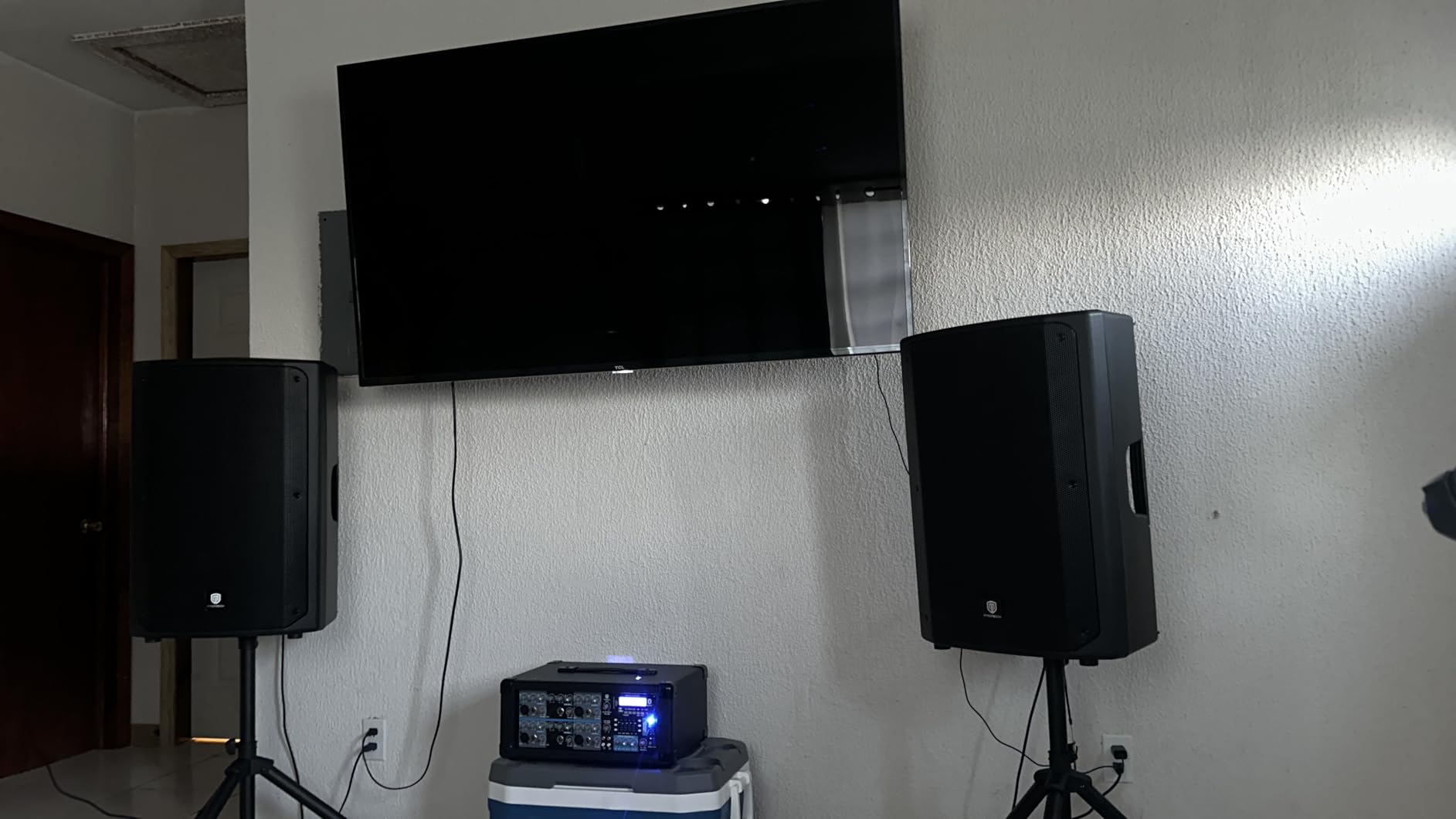 PRORECK Delta 156 2000W Bluetooth PA Speaker System with 6-Channel Powered Mixer, 2 15-Inch Passive Speakers, Stands, Reverb Effects, 15V Phantom Power. Perfect for DJs, Bands, Karaoke, Live Events. customer photo 1