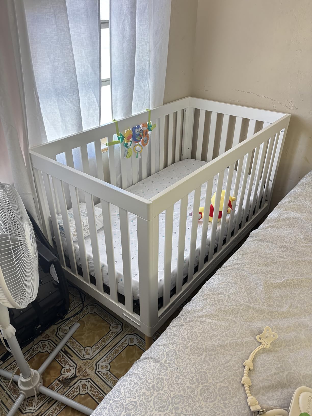 Delta Children Essex 4-in-1 Convertible Crib - Greenguard Gold Certified, Chestnut customer photo 1