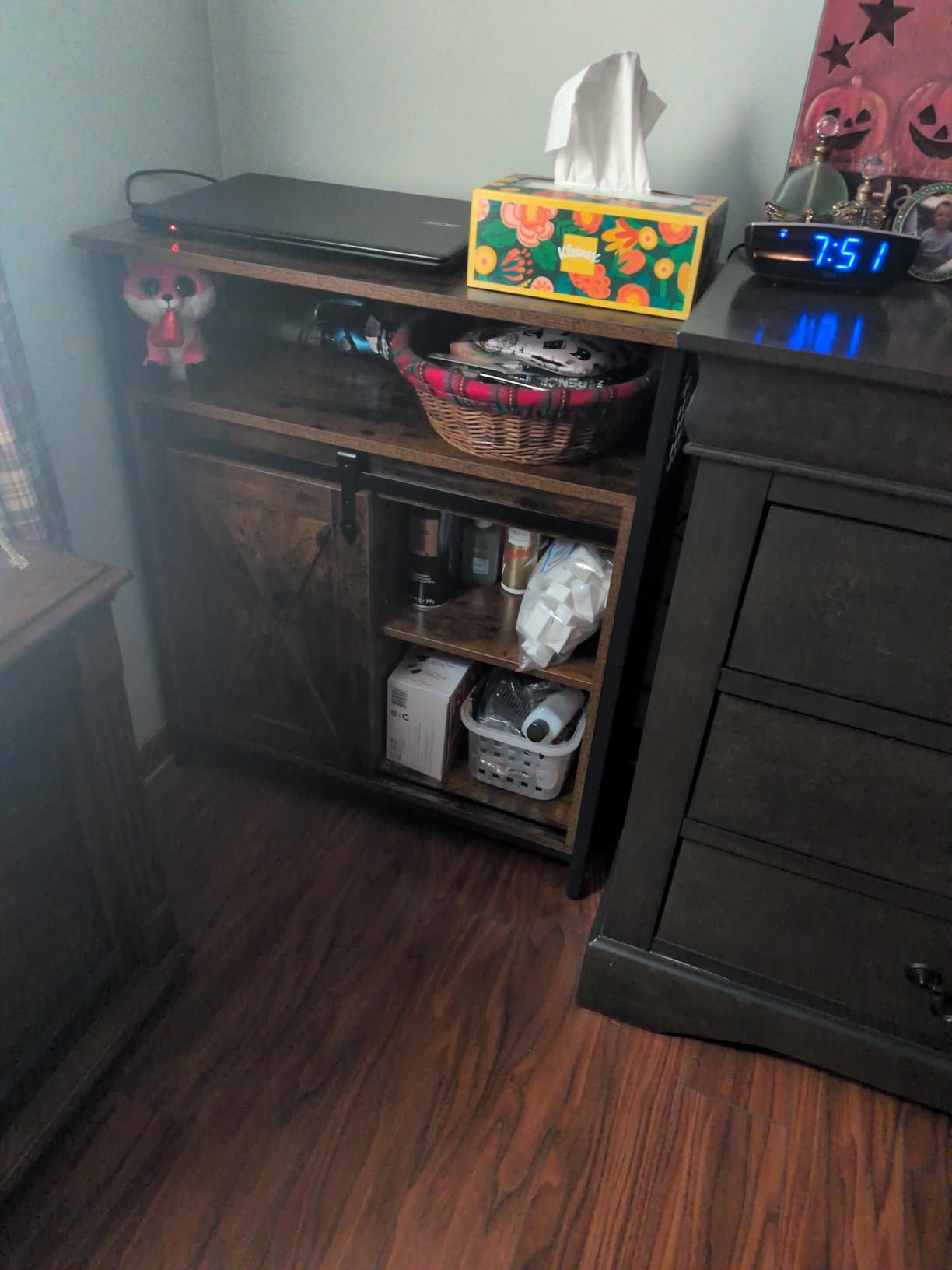 VASAGLE Buffet Cabinet, Coffee Bar with 2 Sliding Barn Doors customer photo 2