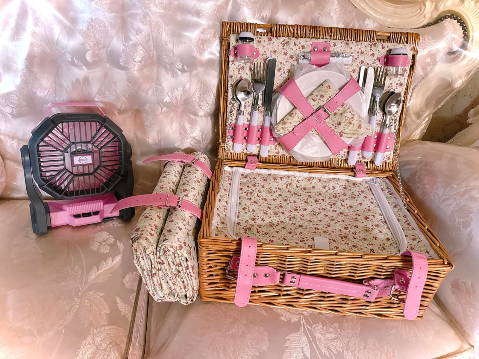 Picnic Basket for 4 Persons with Waterproof Picnic Blanket customer photo 1