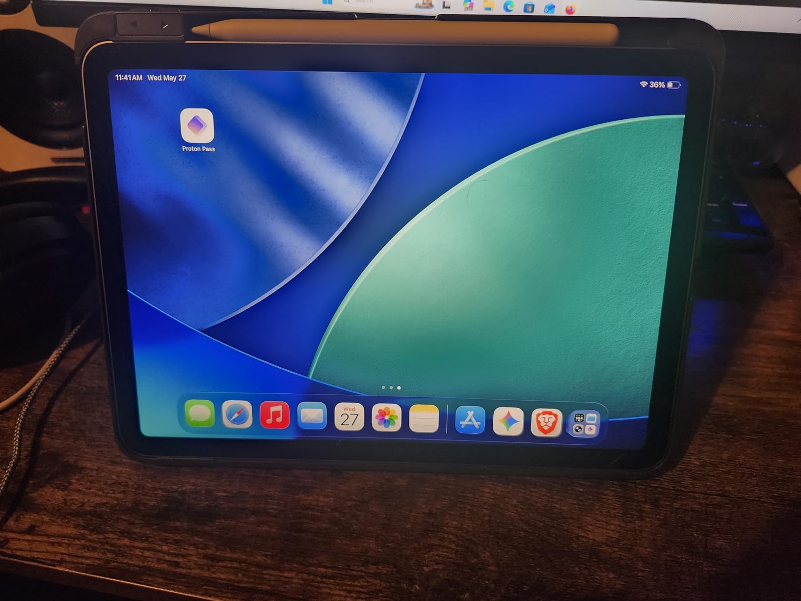 ESR for iPad (A16) 11th/10th Gen Case with Keyboard, Ultra-Light customer photo 1