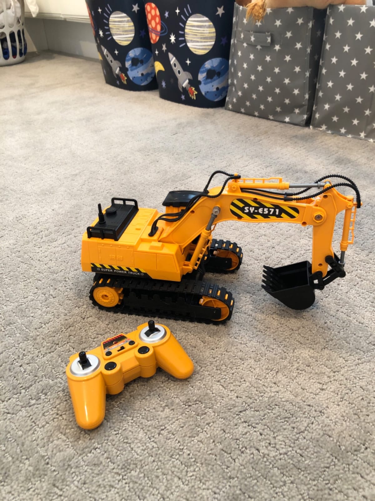DOUBLE E Remote Control Excavator Toy, RC Excavators Sandbox Digger Hydraulic Construction Toys - Realistic Construction Vehicle with 6 Functions, Xmas Gift for Kids 3-14 Years customer photo 1