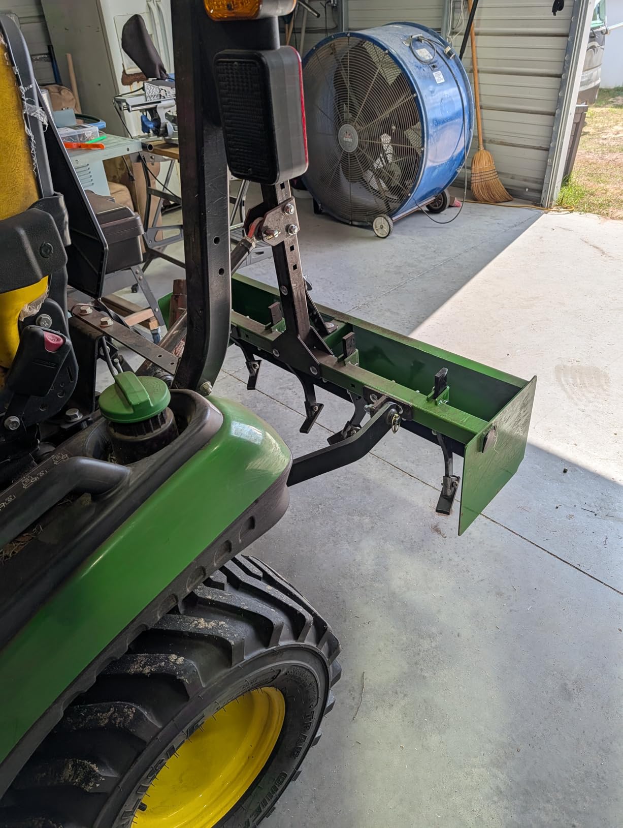 Box Blade Scraper, 46” Three-Point Hitch Tow Behind Attachments for Cat-0 Garden Lawn Mower Tractors, w/12mm Thicken Shank, Great for Leveling, Grading, Landscaping and More customer photo 2