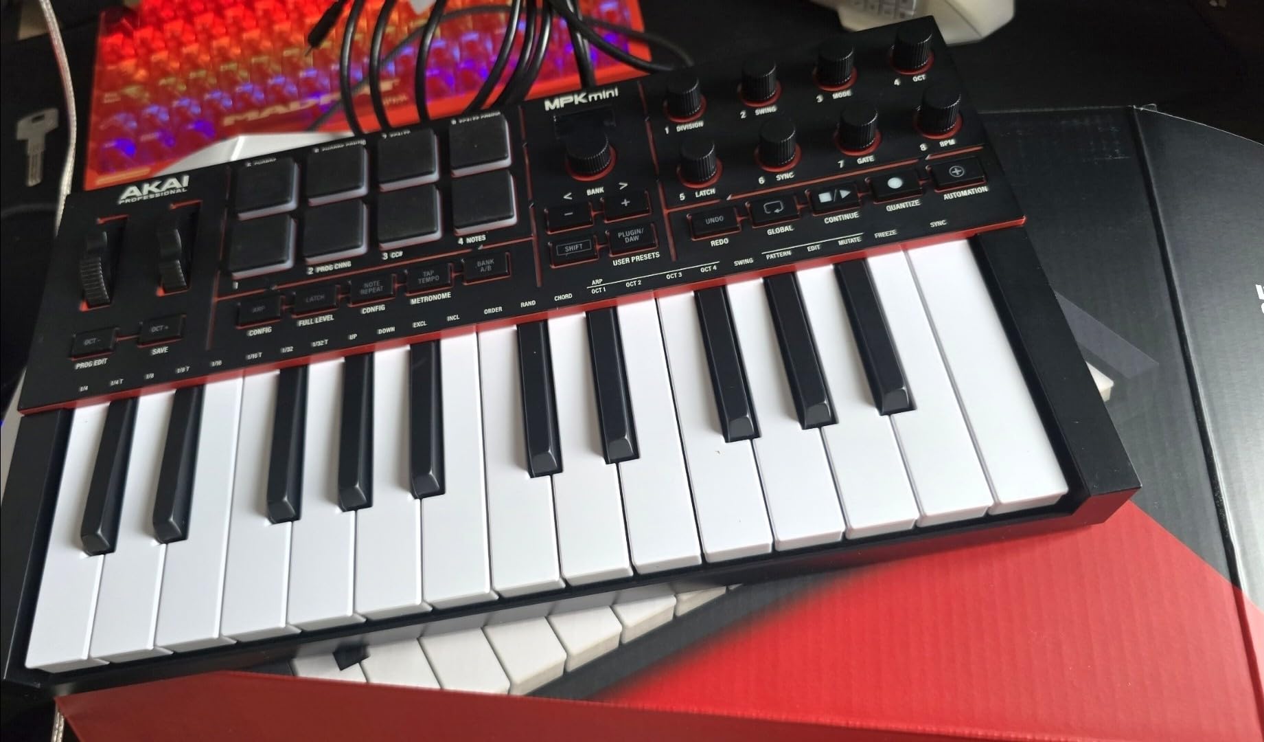 Akai Professional MPK Mini IV 25-Key USB-C MIDI Keyboard Controller, Black customer photo 2