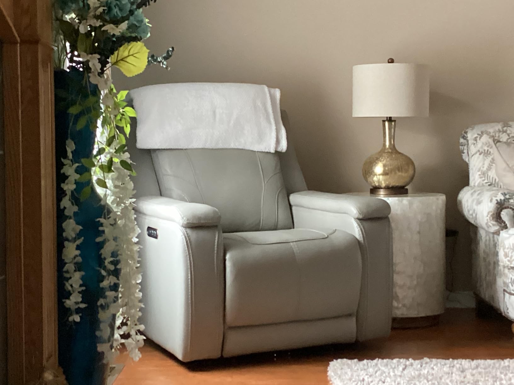 Watson & Whitely Lay Flat Recliner W Power Headrest, Leather Saddle Brown | Genuine Leather, Lay Flat Design, Electric Recliner Chairs, USB-C Charger, Living Room customer photo 2