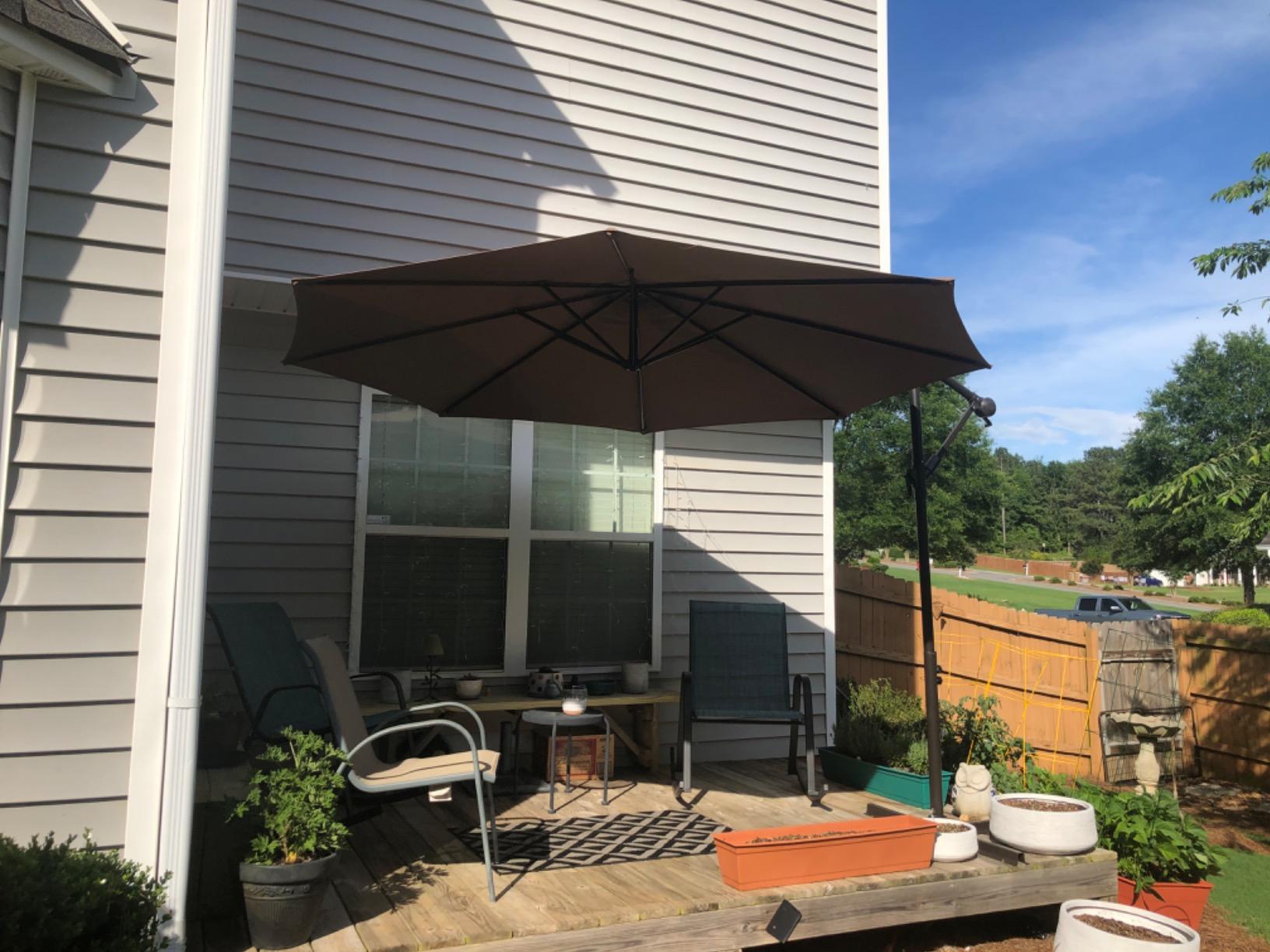 wikiwiki 10ft Patio Umbrella with Base Included, Outdoor Offset Cantilever Umbrella with Sandbag Base for Backyard, Garden and Pool, Easy to Tilt and Crank, Tangerine Red customer photo 1