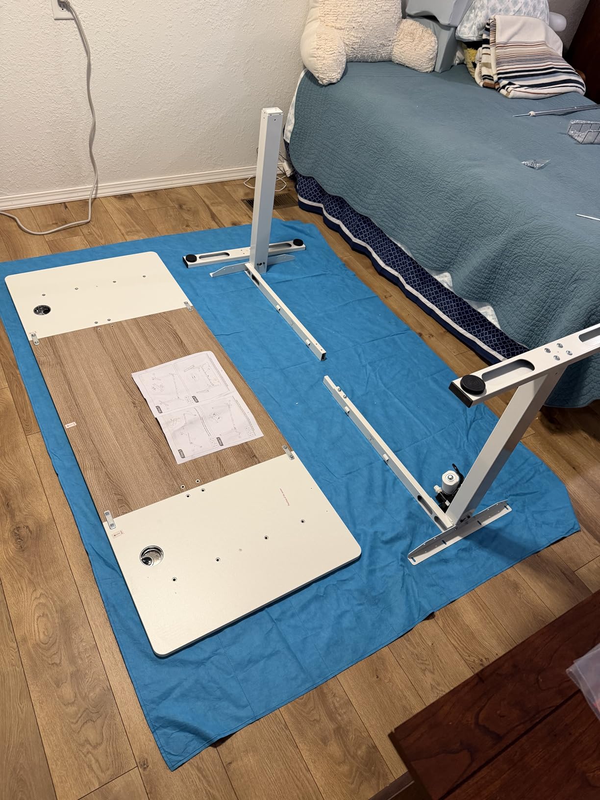 SIAGO 48 x 24 Inch Electric Standing Desk, 0.8 Inch Thick Tabletop customer photo 2