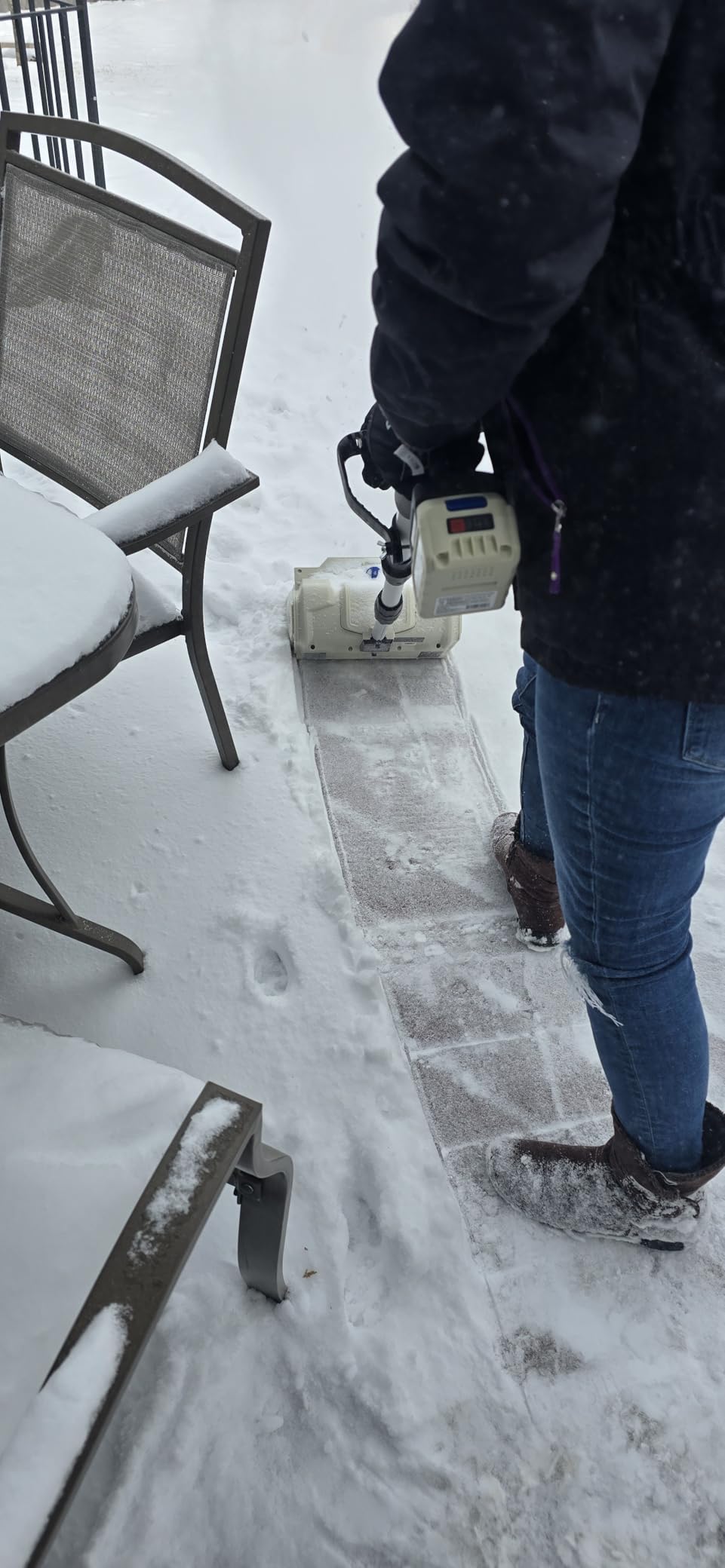 Snow Joe Cordless Electric Snow Shovel with Adjustable Handle, X20-SNOW-5A customer photo 1