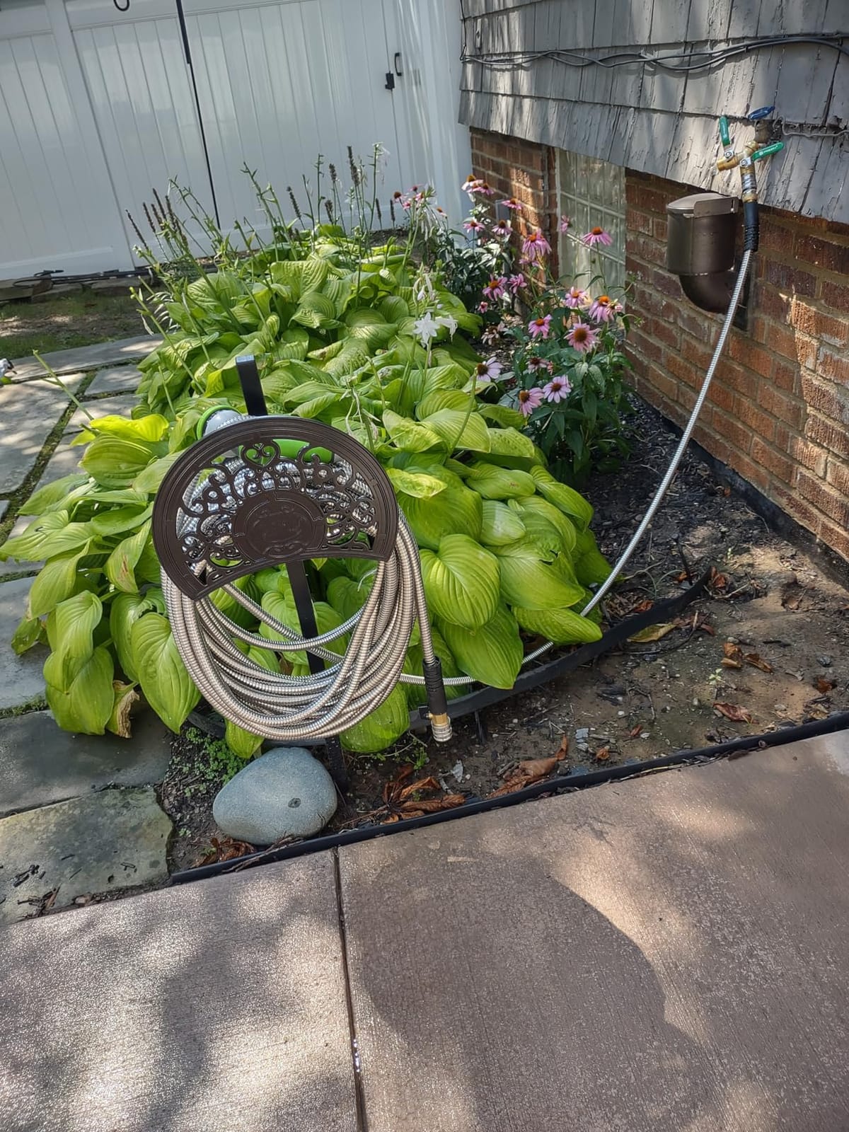 GOFORWILD Wall Mount Garden Hose Reel, Holds 200-Feet of 5/8-Inch Hose customer photo 1
