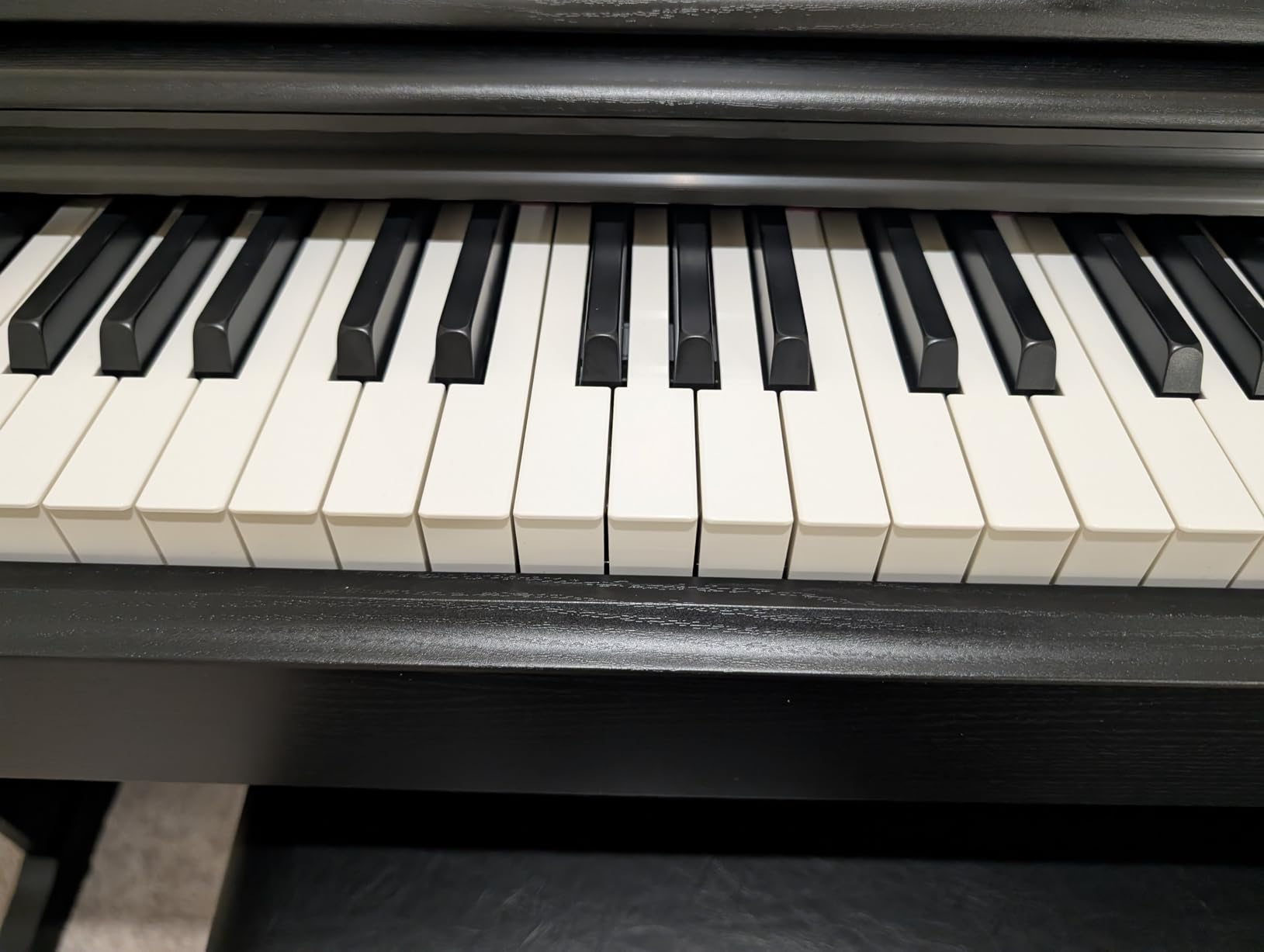 Yamaha YDP105 88-Key Weighted Action Upright Digital Piano for Beginner and Intermediate Players, Dynamic Response, Grand Piano Sound, 3-pedal Unit, Upright Design, Bench Included, White customer photo 1