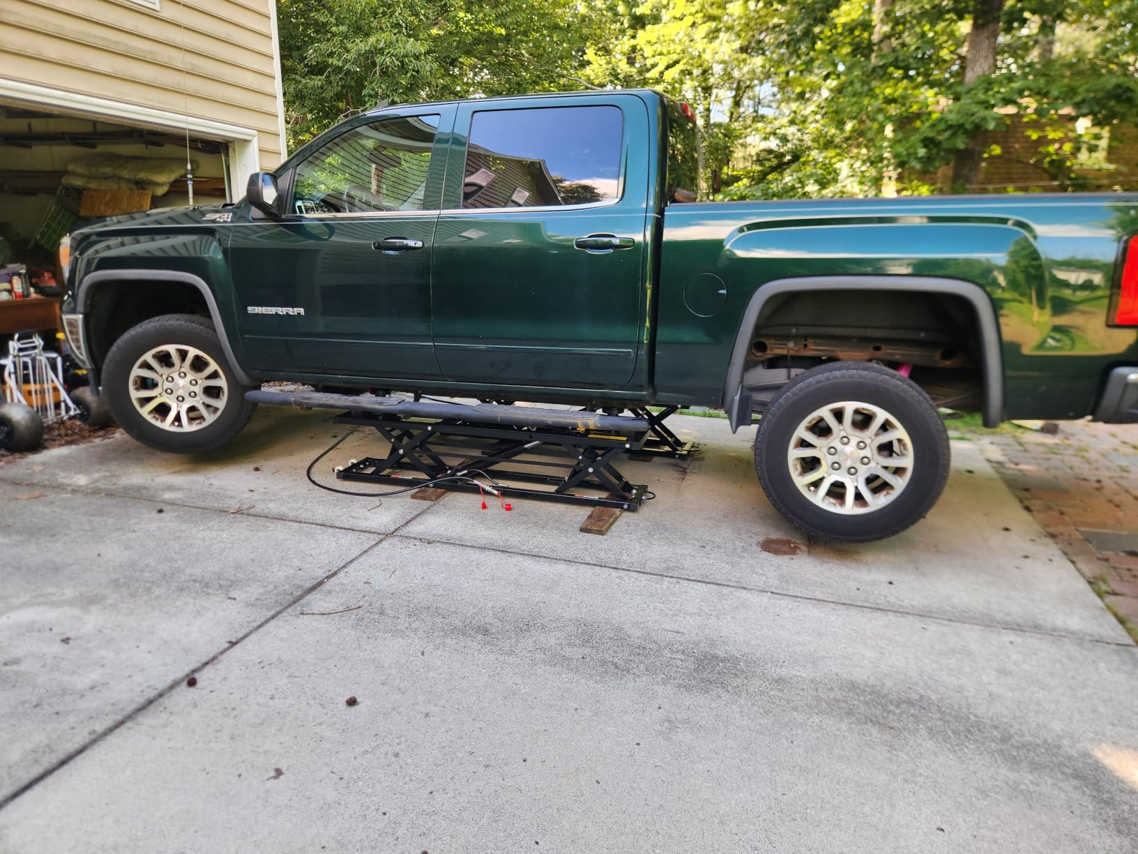 VEVOR Portable Car Lift, 4400 lbs Capacity, Heavy Duty Steel Quick Lift with 23