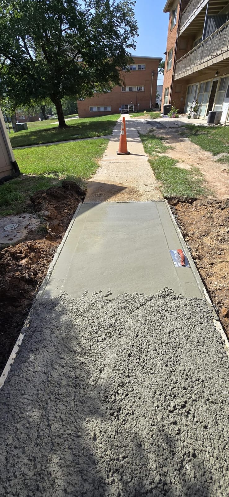 110V 48W Electric Concrete Float, Concrete Vibratory Screed Vibrating Bull Float Concrete Screed Board with 4.94 FT Stainless Steel Screed Board for Vibration-Leveling Concrete Surfaces customer photo 1