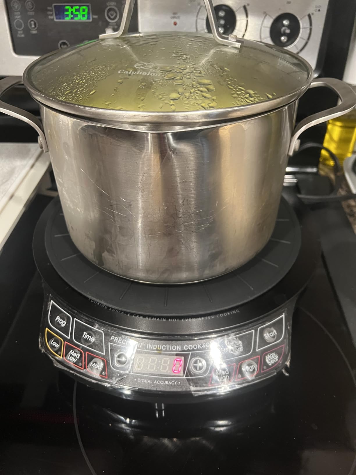 LUPA GLOBAL Induction Cooktop Protector - Induction Cooktop Silicone Stove Top Mat - Anti-Slip Mats to Keep Pots Stable and Protect Surfaces from Scratches (Small - 7.8 Inches) customer photo 1
