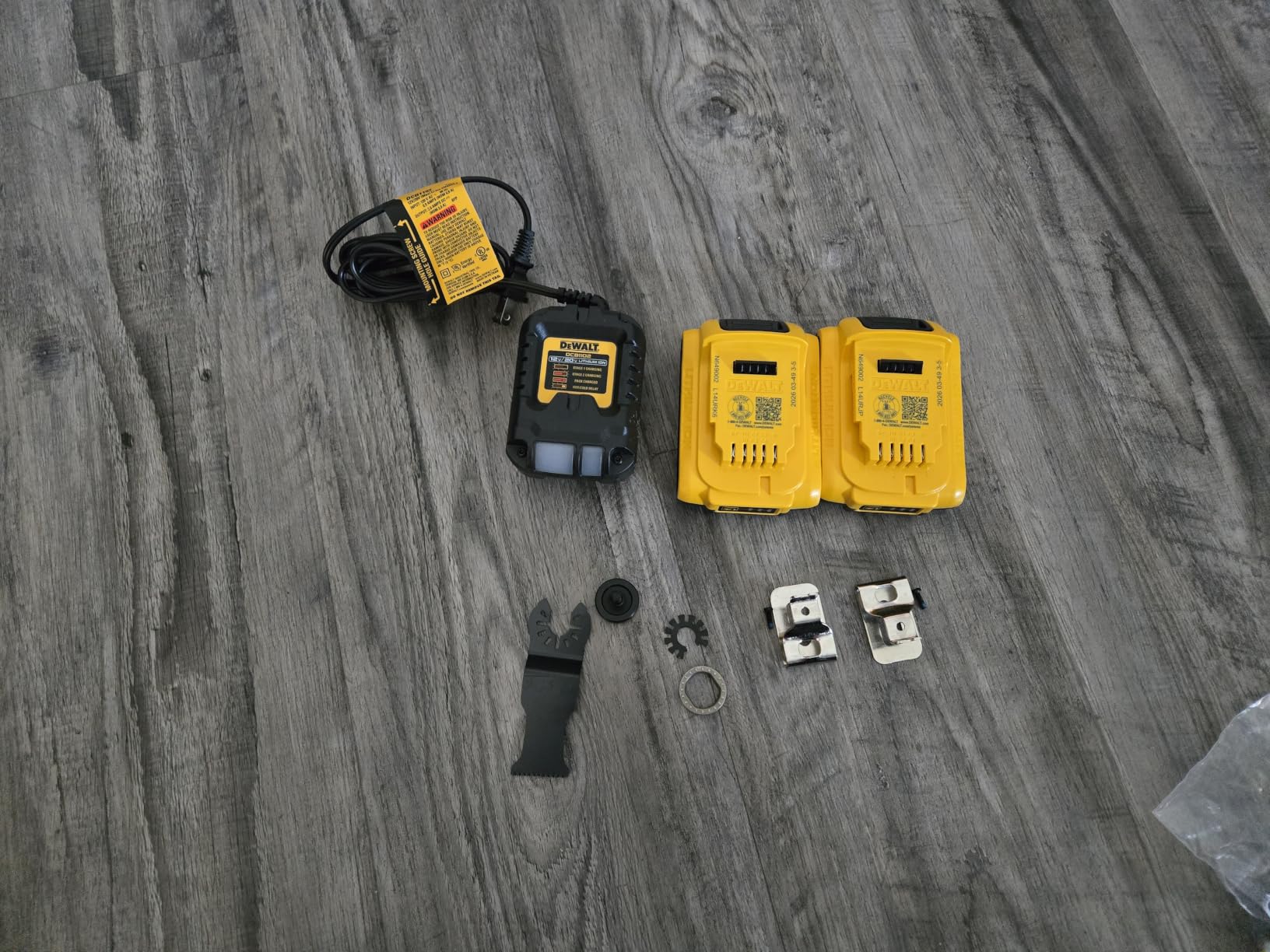 DEWALT 20V MAX Cordless Drill Driver and Oscillating Multi-Tool Combo Kit with 2 x 2 Ah Batteries and Charger, Blade and Workbag (DCK251D2) customer photo 1