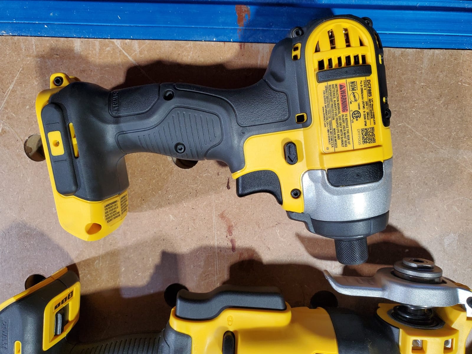 DEWALT 20V MAX 5-Tool Power Tools Combo Kit, Includes 1/2 Cordless Drill,1/4 Impact Driver, Reciprocating Saw, Circular Saw, Oscillating Tool, 5Ah Battery and Charger (DCK540D1) customer photo 2