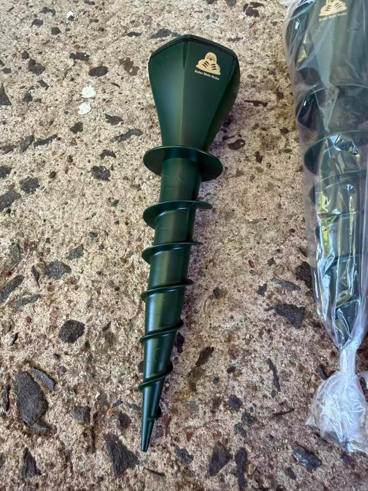 Solar Powered Mole Repeller Gopher Deterrent Outdoor Groundhog Repellent Ultrasonic Snake Armadillo Repeller Waterproof Effective for Yard Lawn Garden (8, Olive) customer photo 2