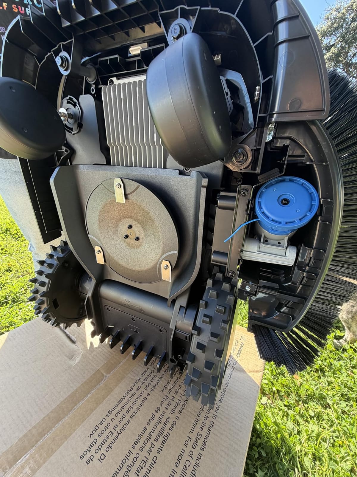 ECOVACS Goat O1000 LiDAR PRO Robot Lawn Mower, Wire-Free Robotic Lawn Mower with Dual-LiDAR Navigation, Built-in Edge Trimming, AI Obstacle Avoidance, App Control, for Lawns Up to 1/4 Acre customer photo 1