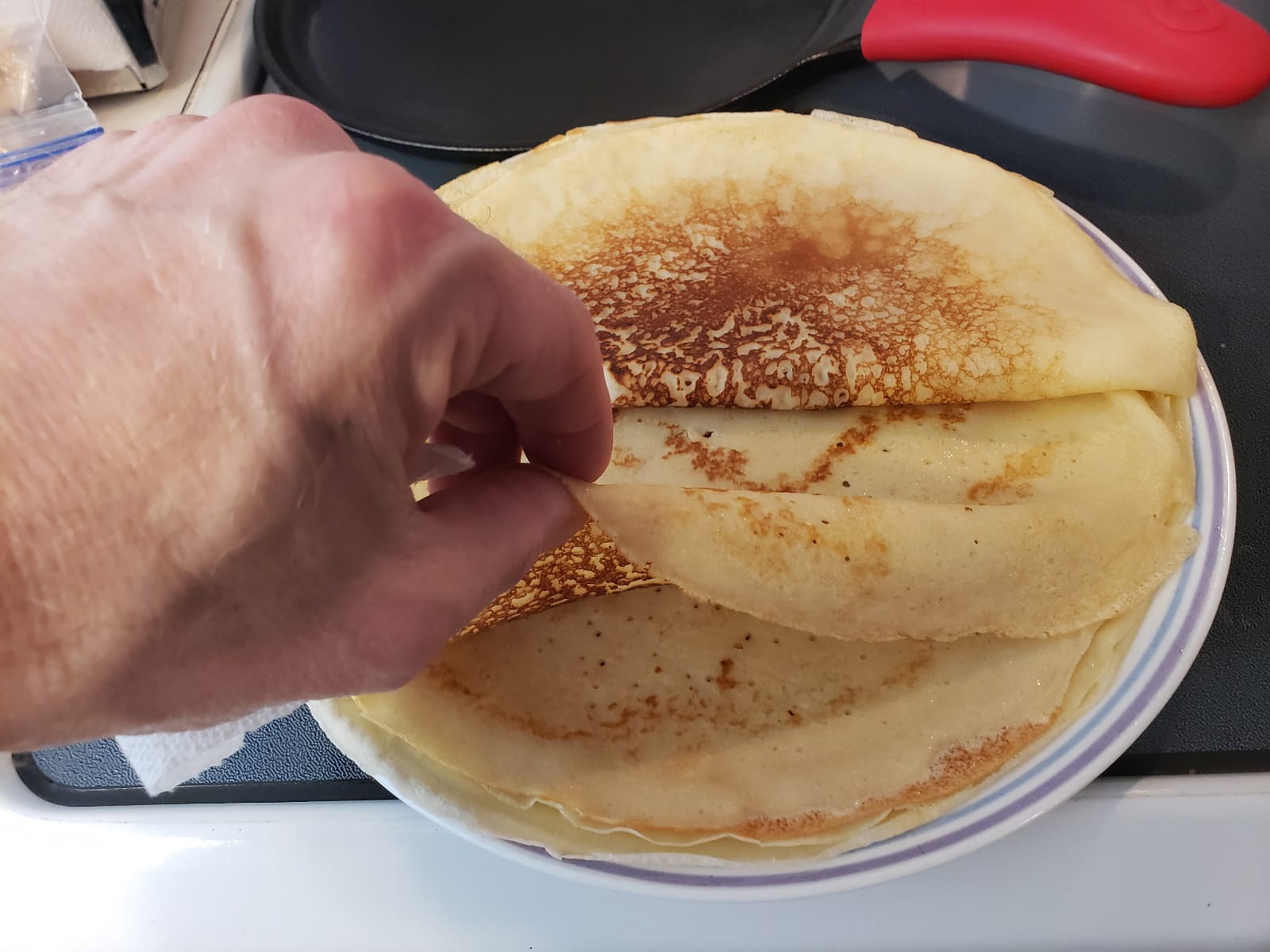 Lodge Round Seasoned Cast Iron Griddle, PFAS-Free, 10.5 Inches customer photo 1