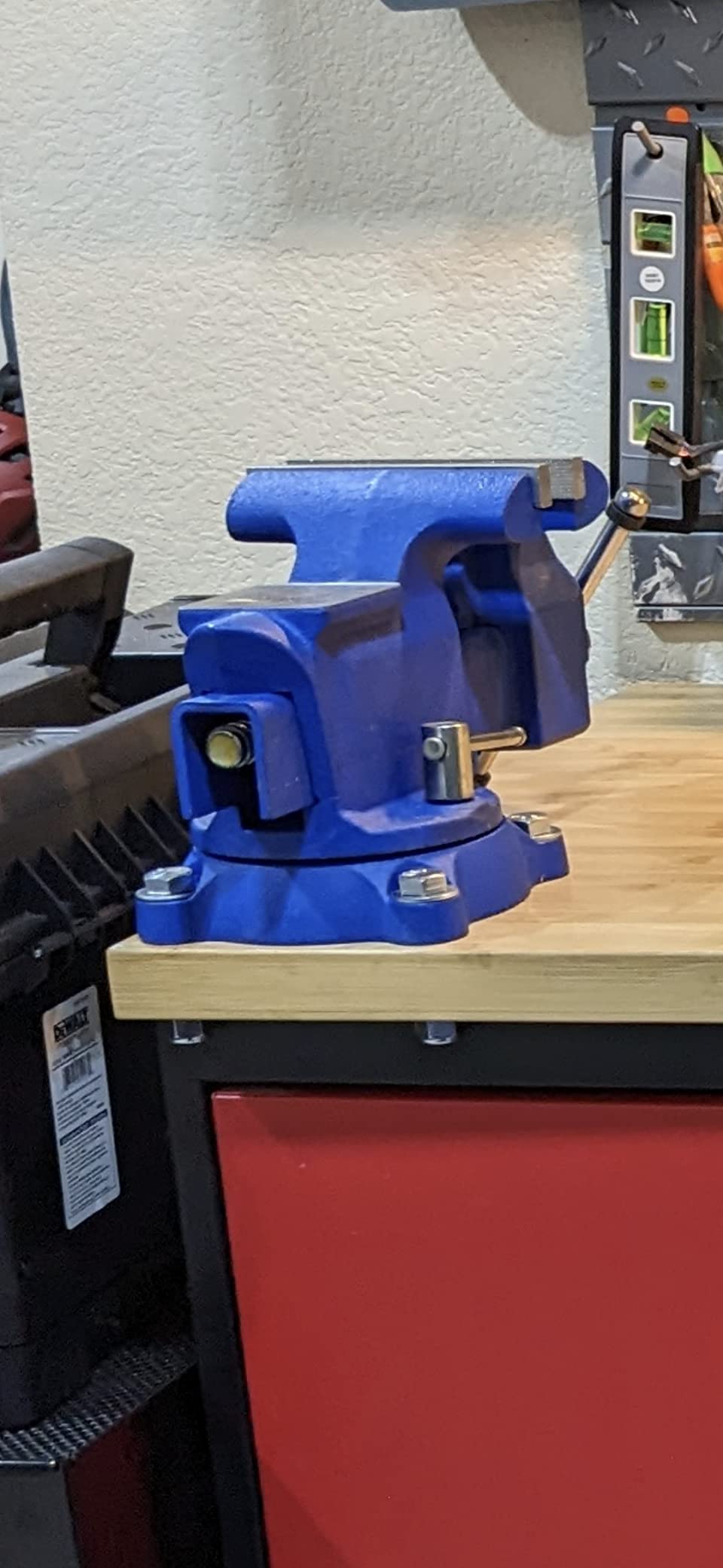 Yost Vises 460 Combination Vise | 6 Inch Jaw Width Heavy-Duty Utility Pipe and Bench Vise |Secure Grip with Swivel Base| Made with Cast Iron and Steel U Channel Bar | Blue customer photo 1