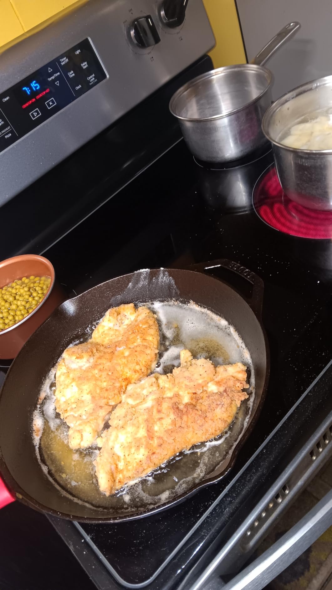 Lodge Pre-Seasoned Cast Iron Skillet with Silicone Handle Holder, 12 Inches customer photo 2