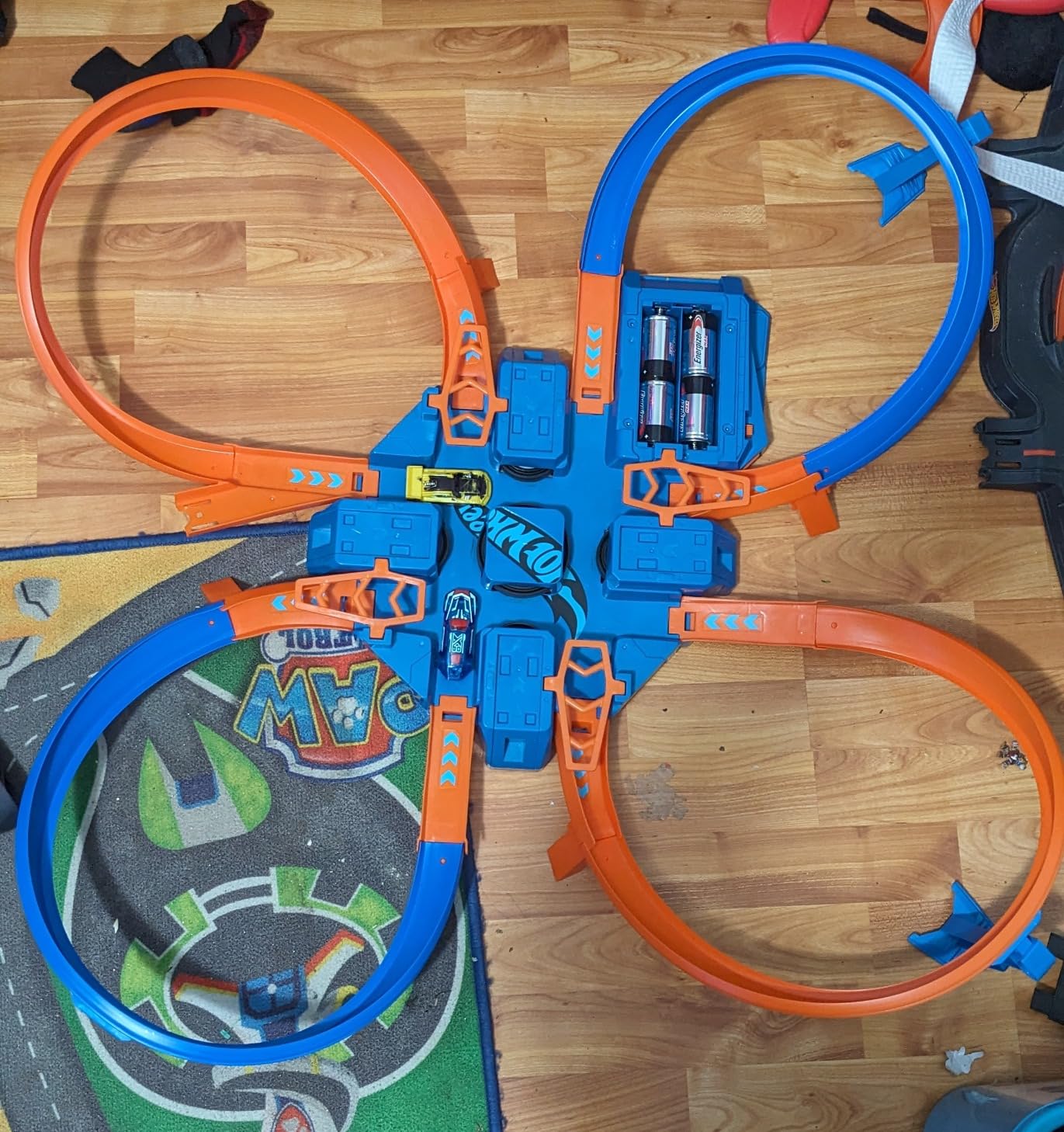 Hot Wheels Criss-Cross Crash Track​​​​ Set & Car customer photo 1
