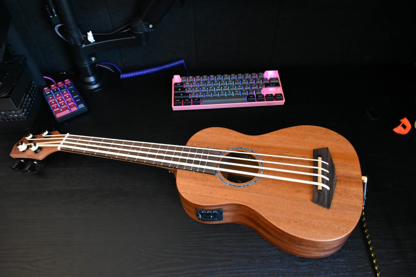 Caramel CUB402 Electric 30inch All Solid Wood Mahogany Ukulele Bass customer photo 1