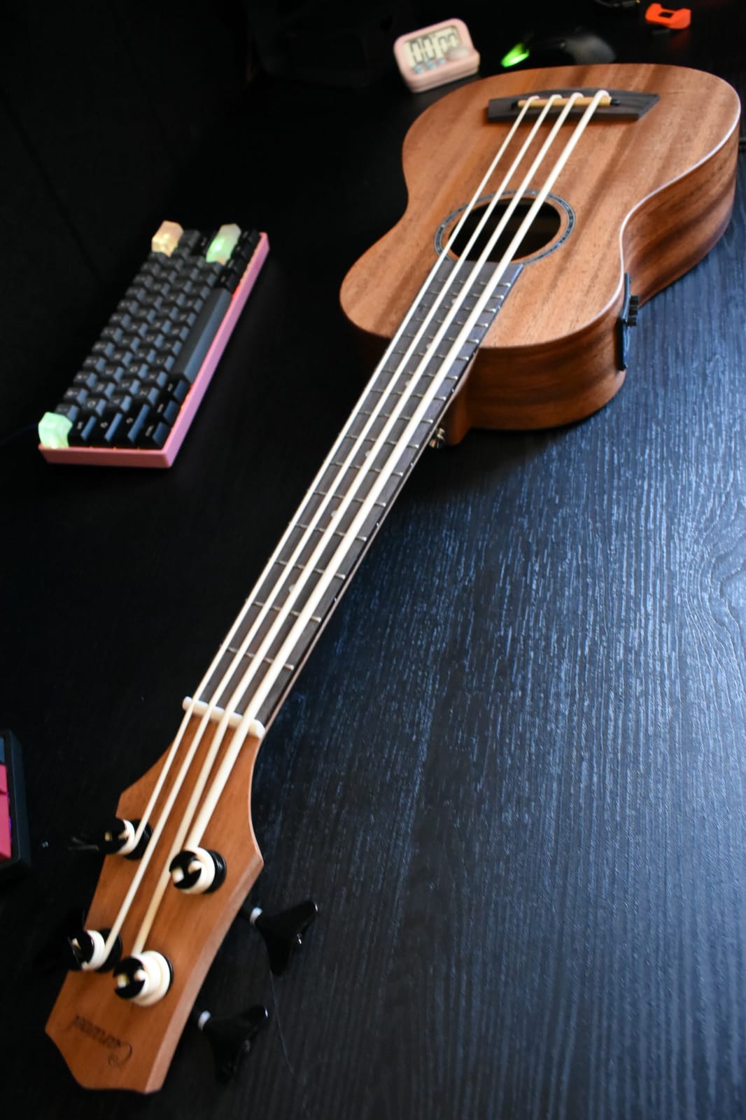 Caramel CUB402 Electric 30inch All Solid Wood Mahogany Ukulele Bass customer photo 2