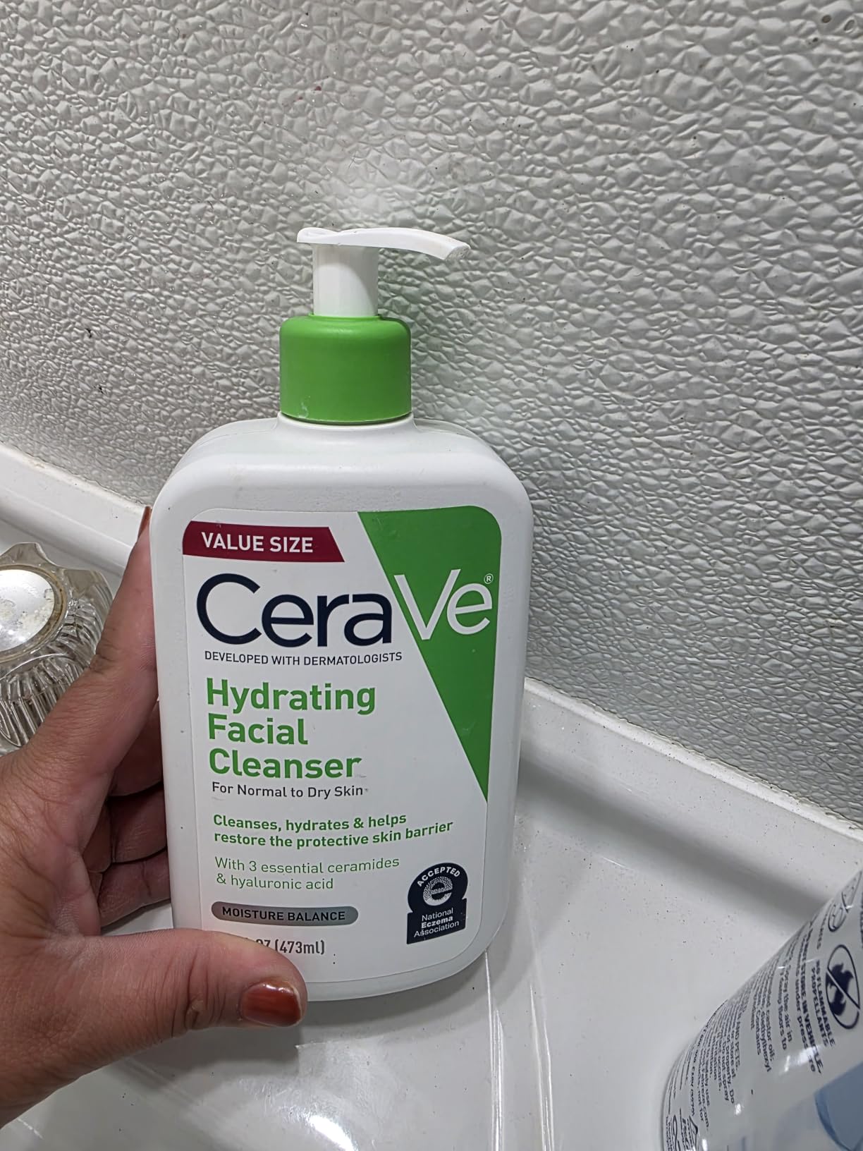 CeraVe Hydrating Cleanser with Hyaluronic Acid, Face Wash for Dry Skin,16oz customer photo 1