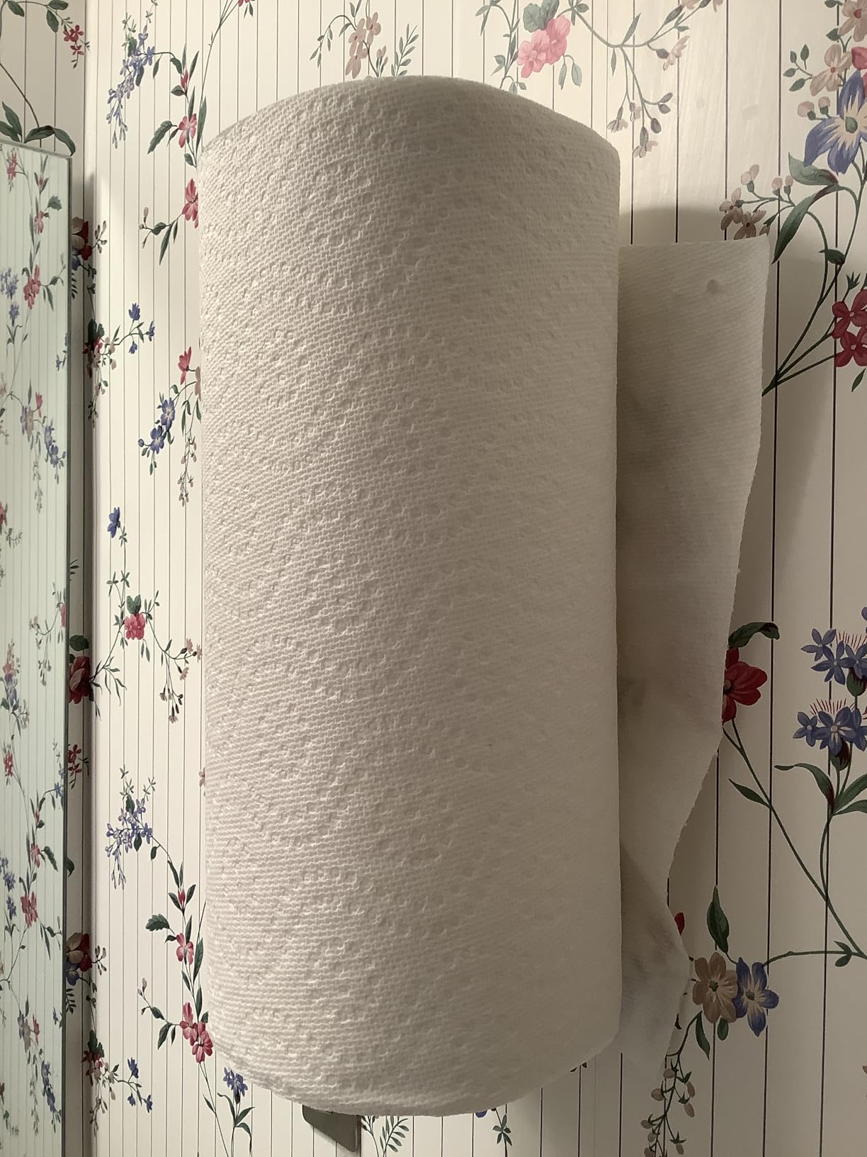 Amazon Brand - Presto! Ultra-Strong Premium Paper Towels, 158 Sheet Huge Roll - Flex-a-Size, 12 Rolls (2 Packs of 6), Equivalent to 38 Regular Rolls, White customer photo 1