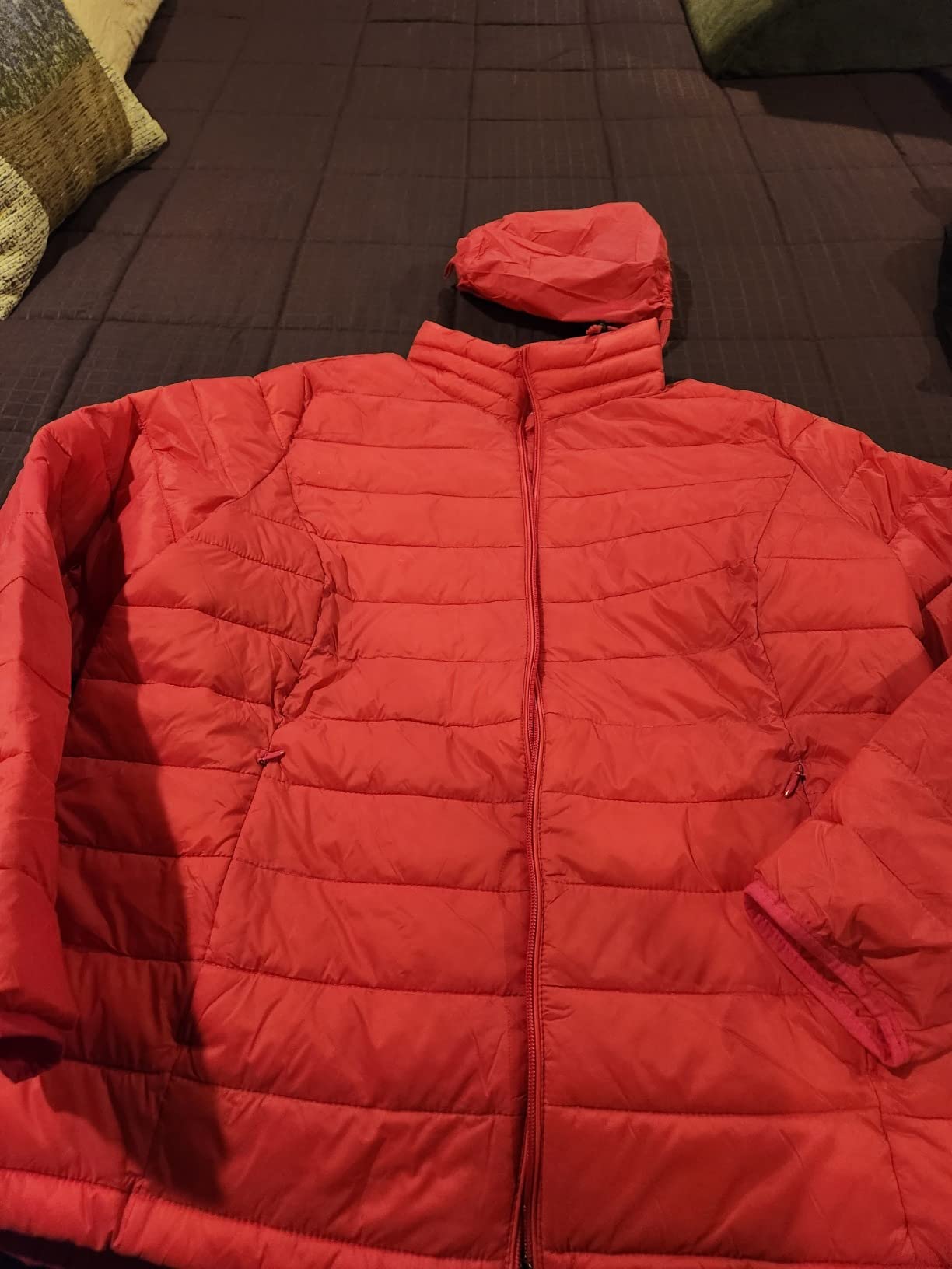 Amazon Essentials Women's Lightweight Long-Sleeve Water-Resistant Packable Puffer Jacket (Available in Plus Size) customer photo 1