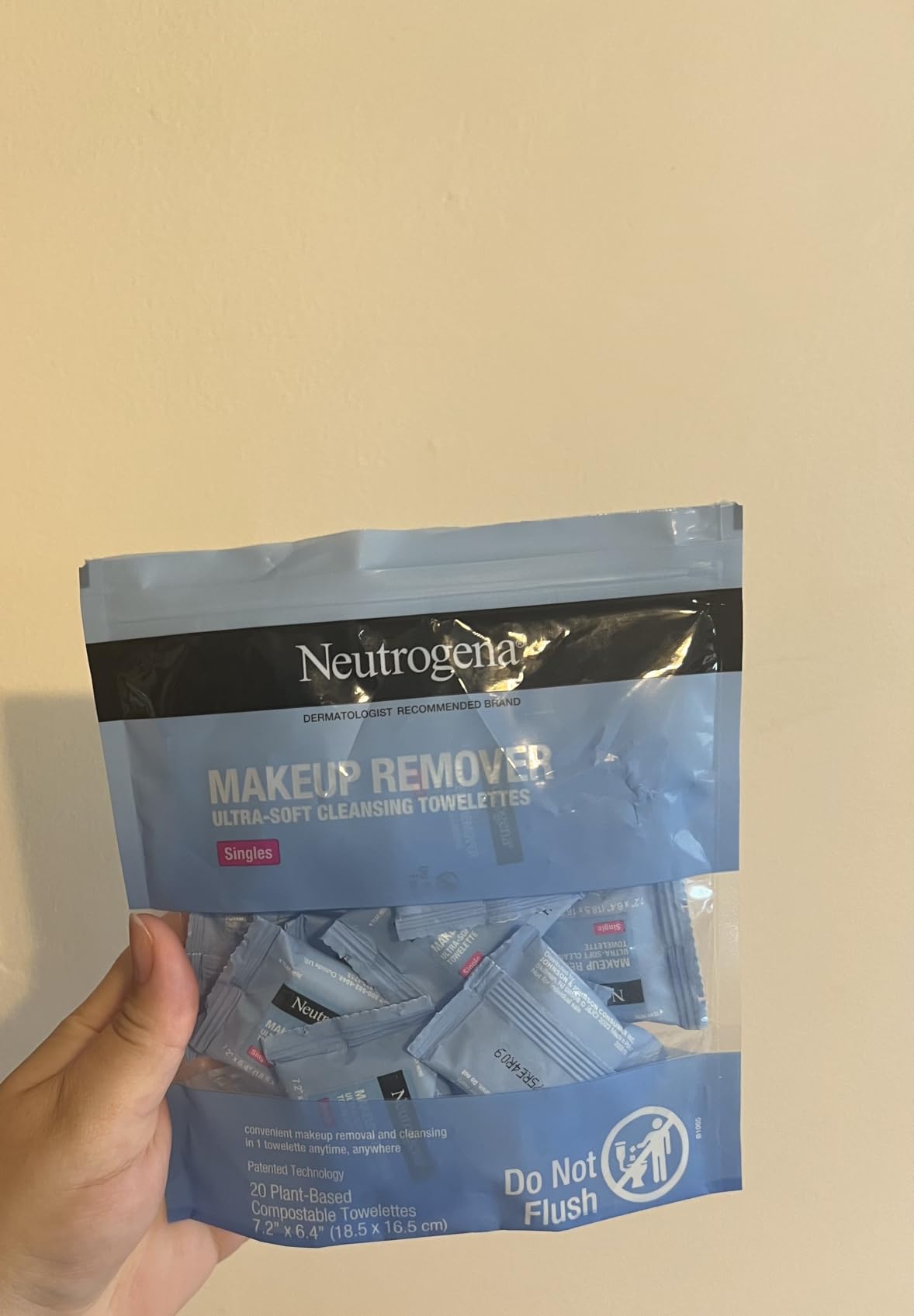 Neutrogena Makeup Remover Towelettes, Daily Single Face Towelettes, 20 Ct customer photo 2