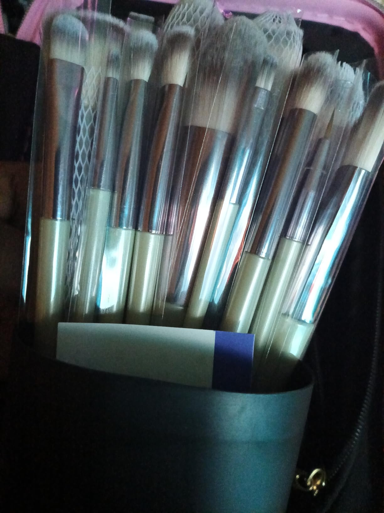 BS-MALL Makeup Brush Set 18 Pcs Professional Foundation Powder Concealers Eyeshadow Blush Synthetic Makeup Brushes with Labeled instruction Black Case Upgraded Version customer photo 2