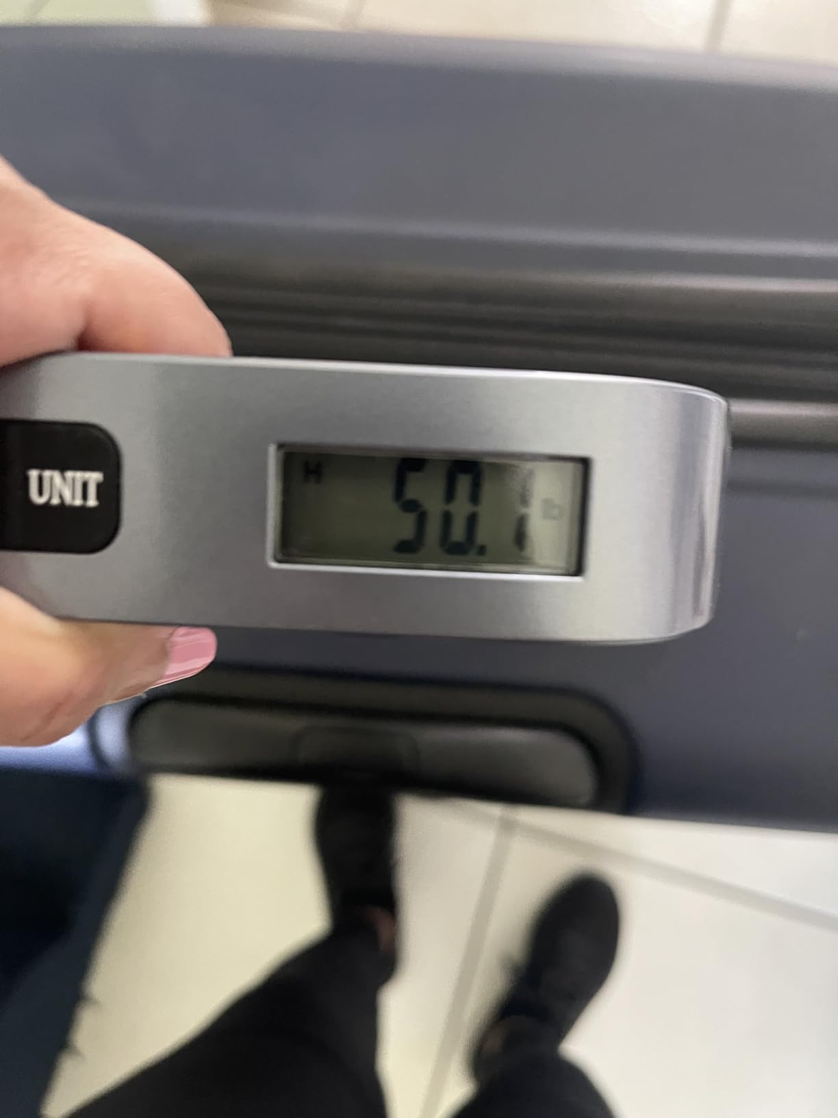 Etekcity Luggage Scale, Digital Weight Scales for Travel Accessories Essentials Suitcases , Portable Handheld Scale with Temperature Sensor, Rubber Paint, 110 Pounds, Battery Included customer photo 2