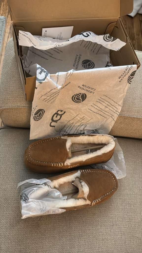 UGG Women's Ansley Slippers customer photo 1