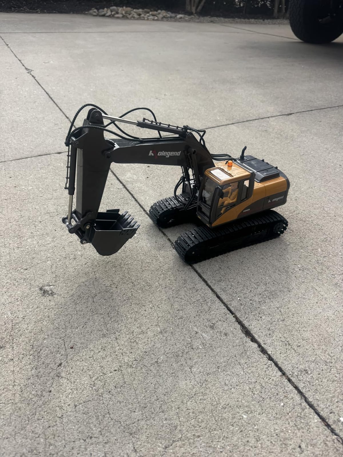kolegend RC Excavator 3-in-1 Remote Control Excavator for Kids & Adults customer photo 1