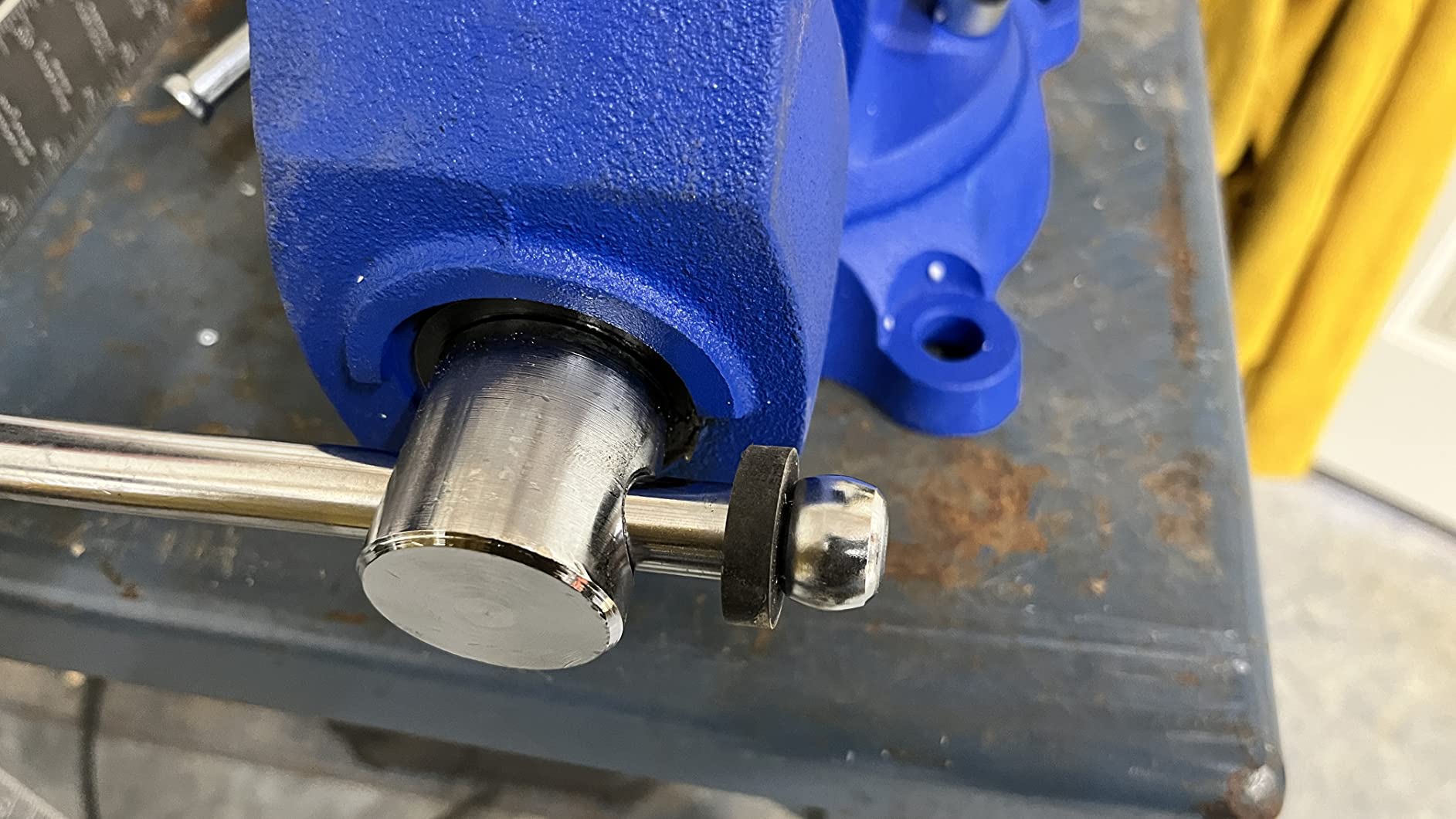 Forward CR50A 5.5 Inch Bench Vise Heavy Duty with Anvil and 210°Swivel Base customer photo 2