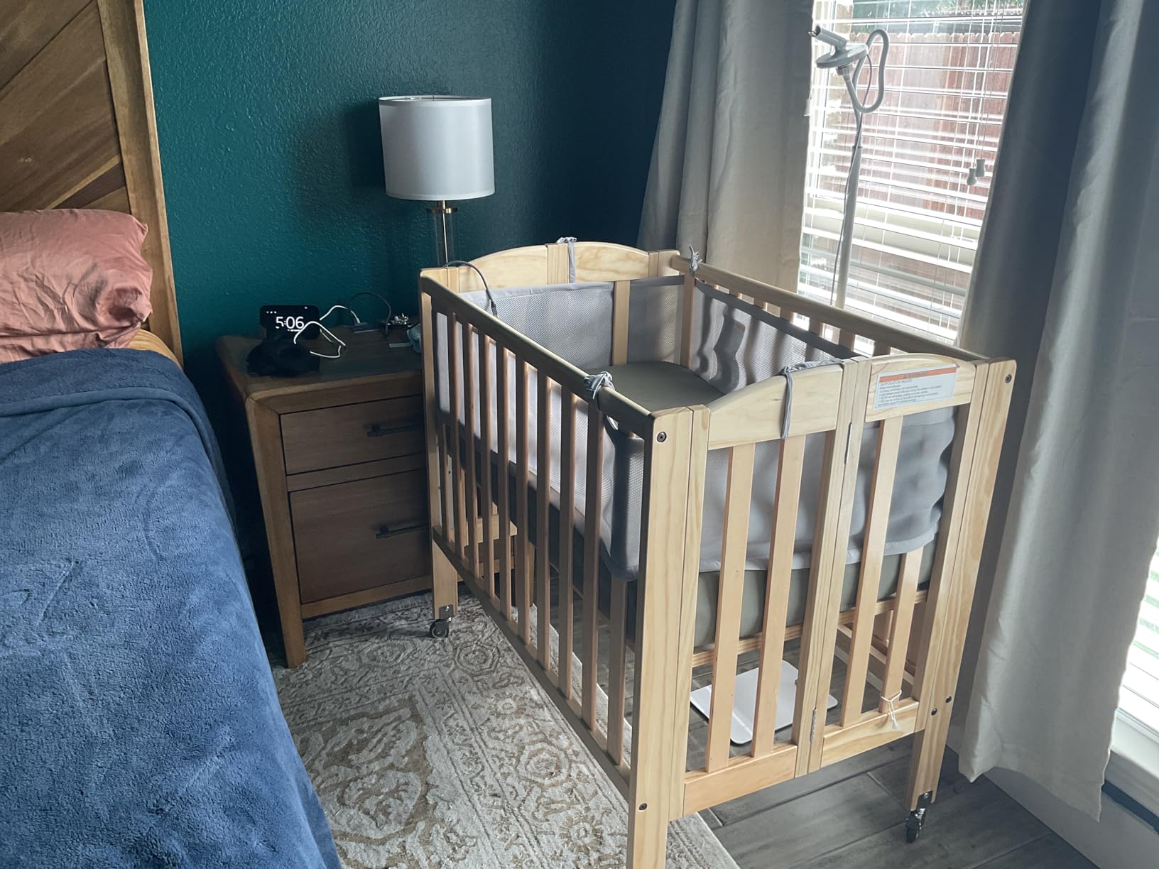 Dream On Me 2-in-1 Portable Mini Crib, Non-Full Size Baby Crib for Small Spaces, 2 Mattress Heights, Compact Travel Design, Includes Mattress, GREENGUARD Gold & BSA Certified, Cool Grey customer photo 2