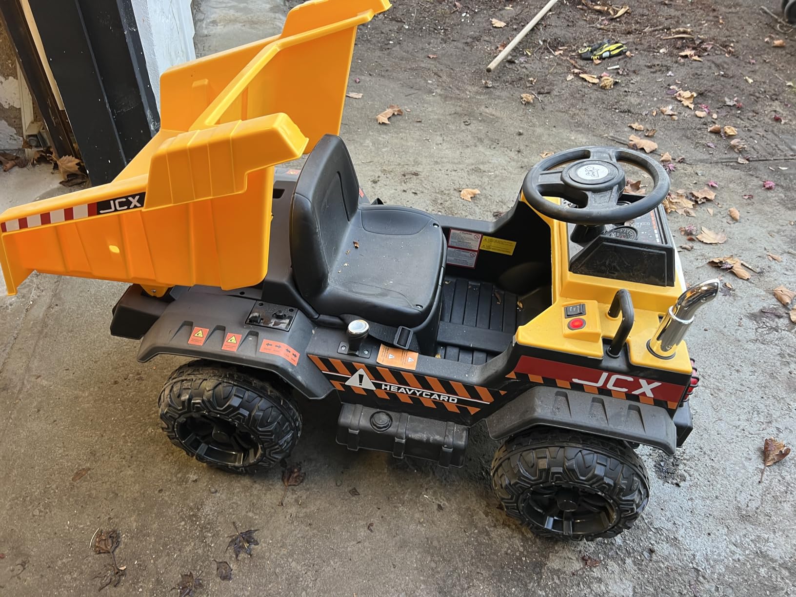 Costzon Ride on Car, 12V Ride on Dump Truck w/Remote Control, Electric Dump Bed, Music, Horn, USB, AUX, Treaded Tires, Shovel, 3 Speeds, Battery Powered Construction Vehicle, Electric Car for Kids customer photo 1